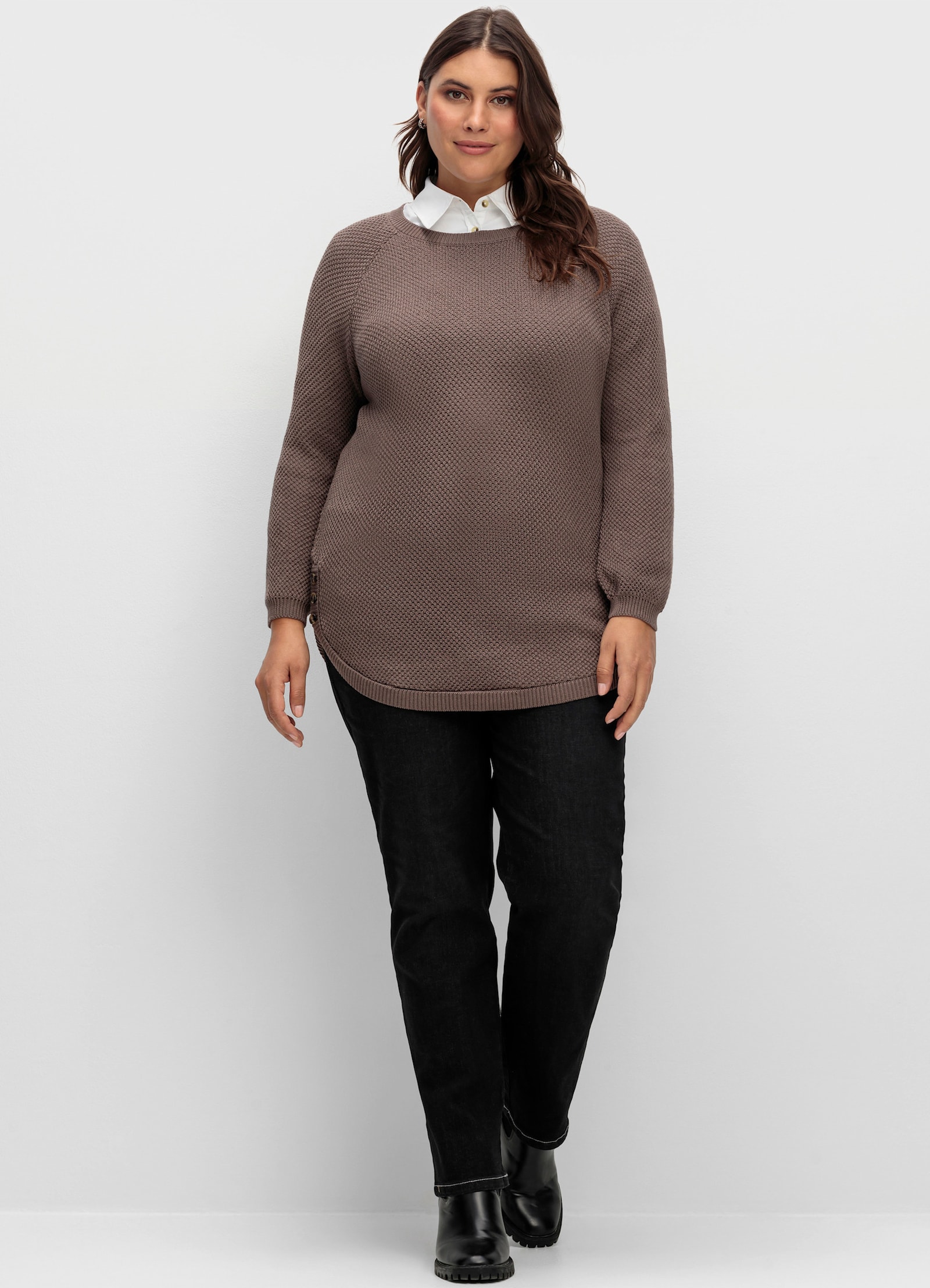 Rundhalspullover mit abgerundetem Saum - dunkeltaupe