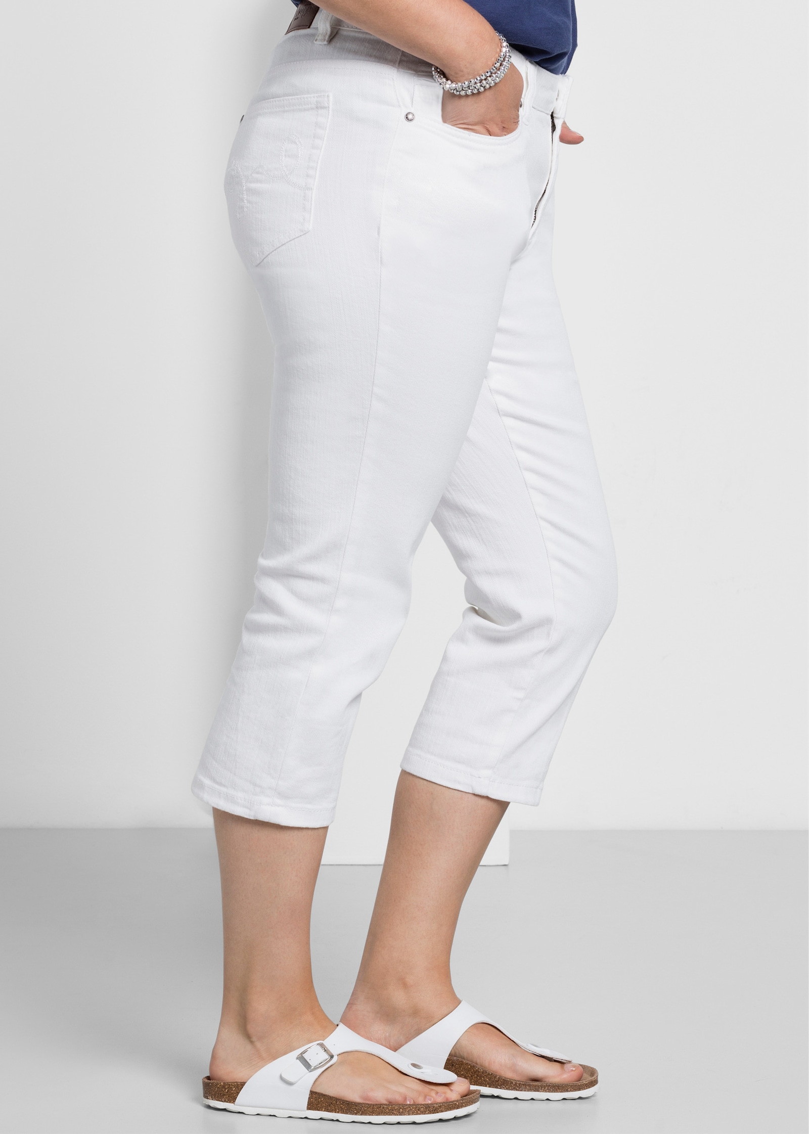 sheego Caprijeans mit Krempelfunktion - white denim