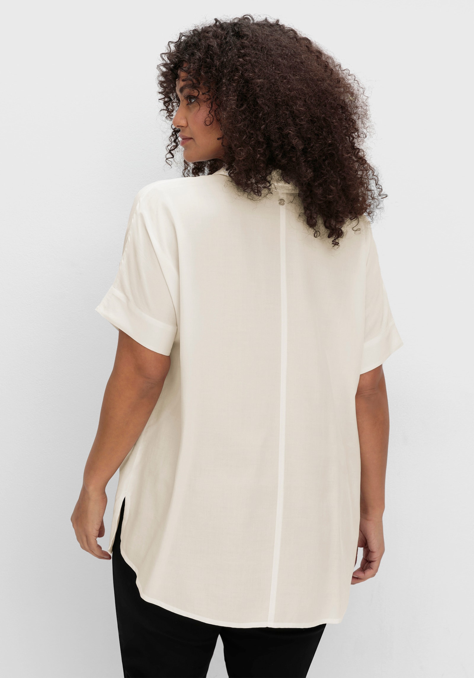 sheego Hemdbluse mit überschnittenen Schultern - champagner