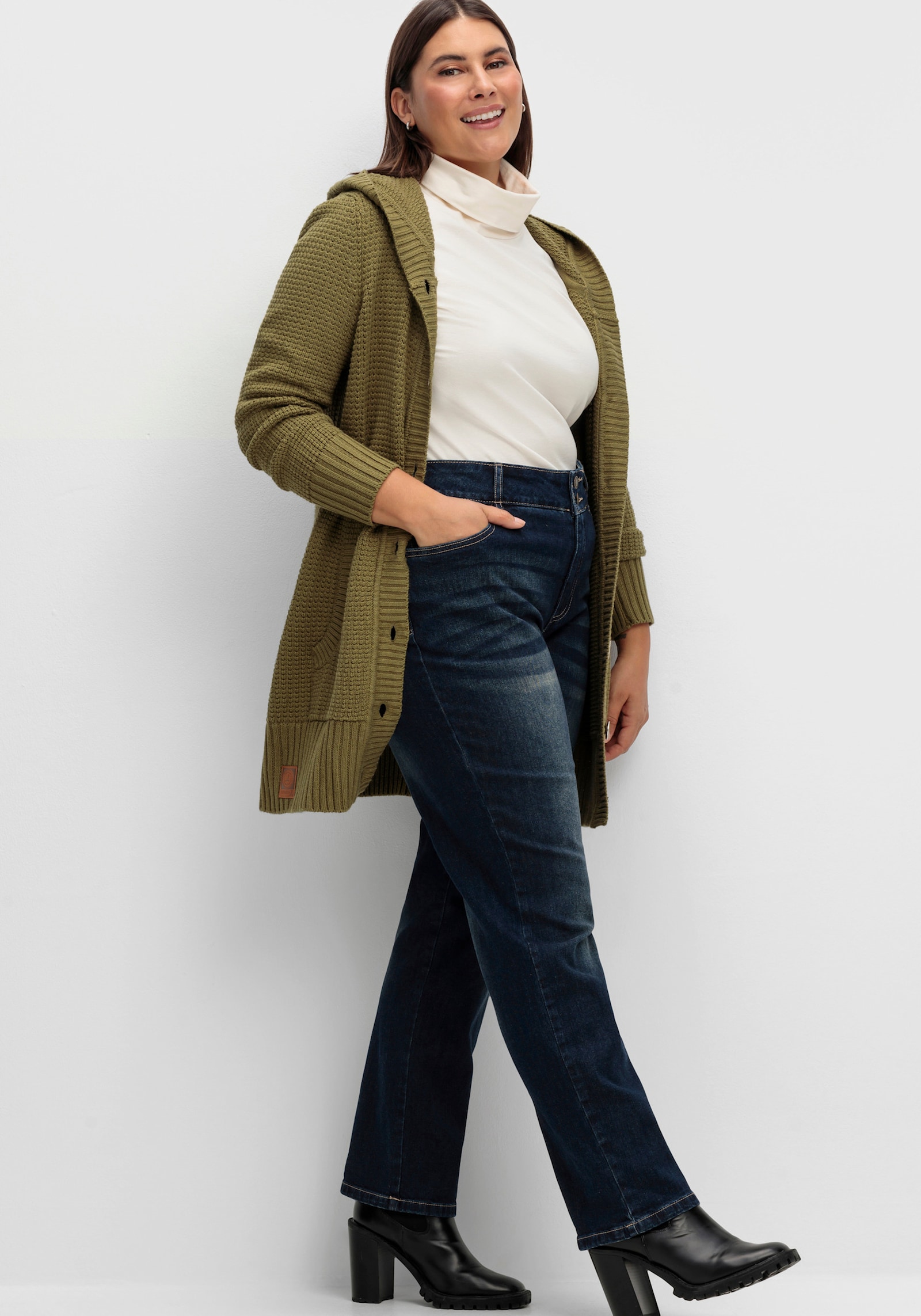 Jeans mit Nieten an den Taschen - dark blue