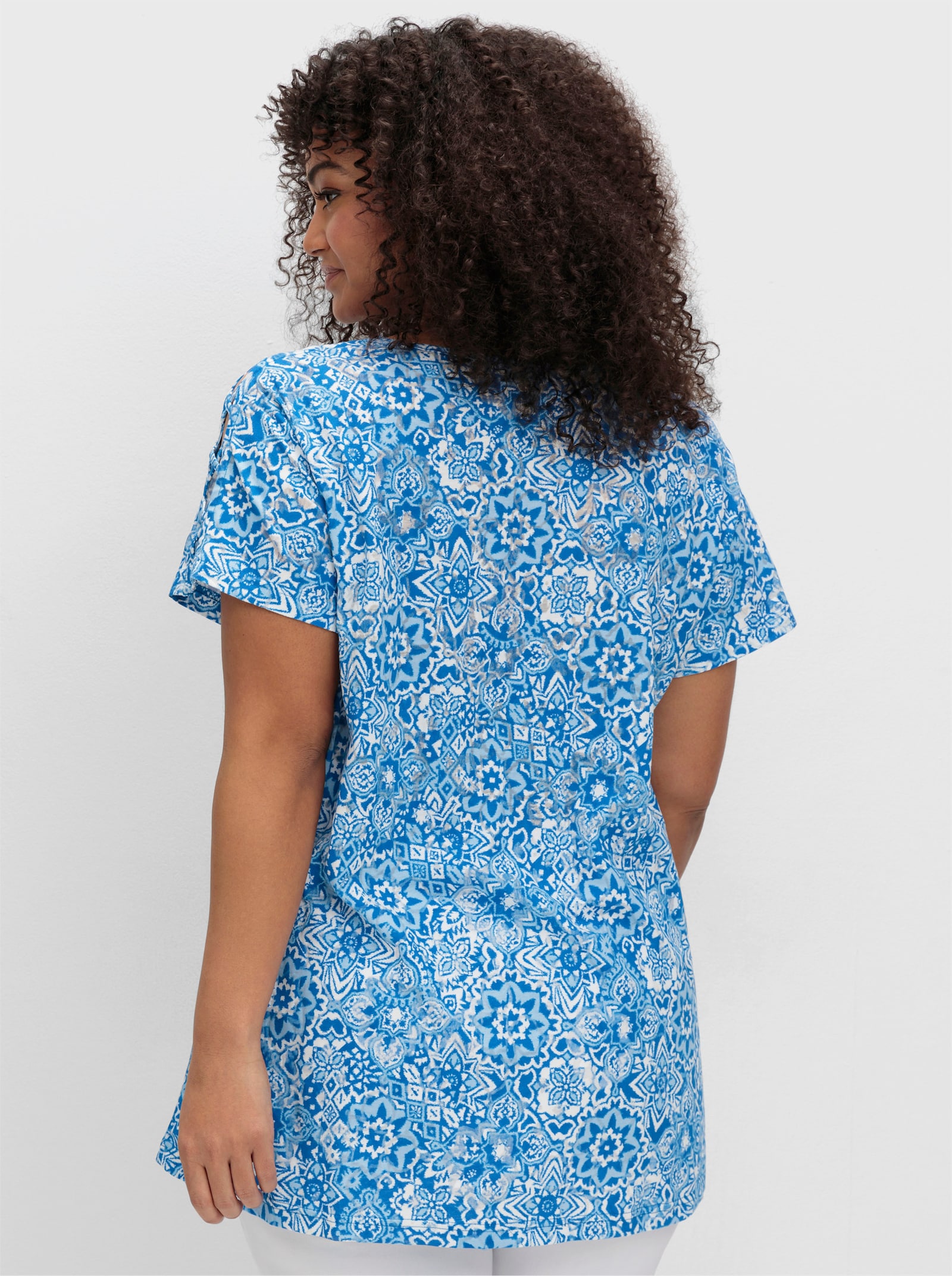 sheego Shirt met etskantprint en schoudersplitten - kobalt gedessineerd