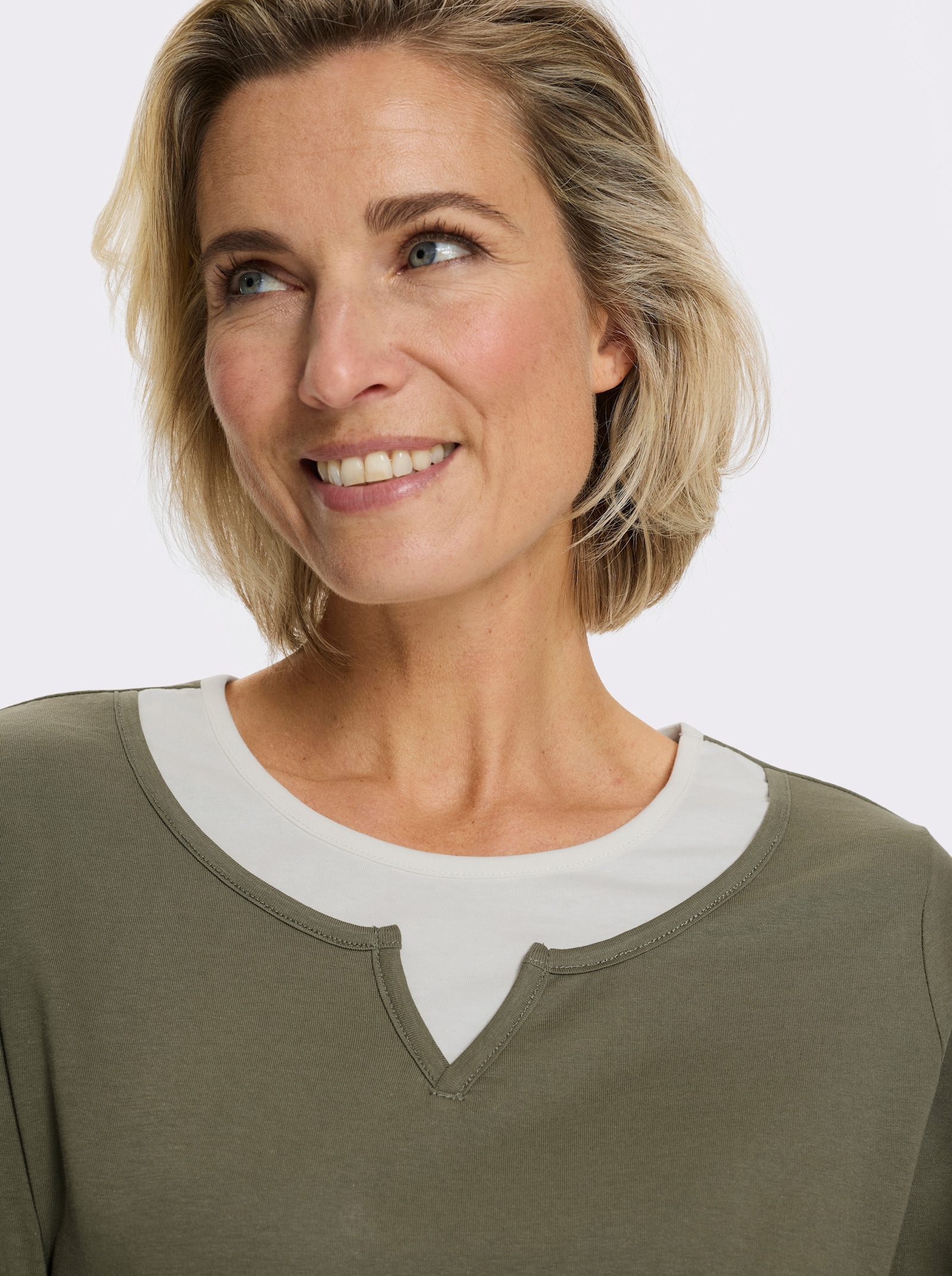 2-in-1-Shirt mit kontrastfarbenen Einsätzen - oliv