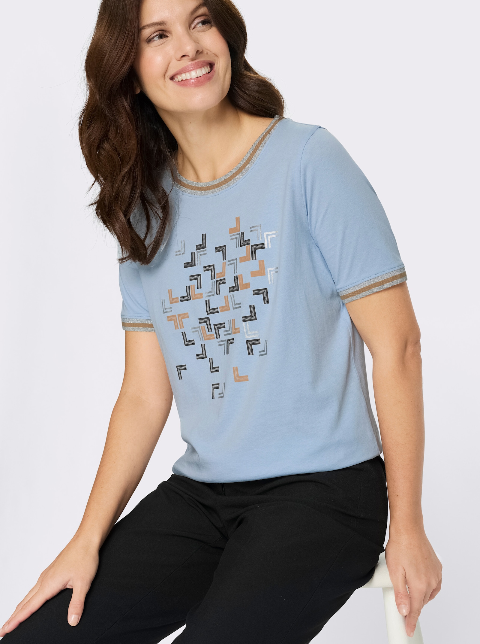 Kurzarmshirt mit silberfarbigem Foliendruck - hellblau-camel