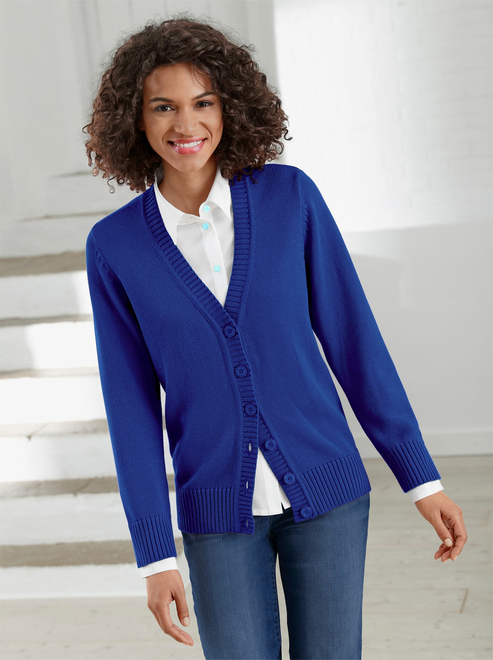 Strickjacke mit farblich abgestimmten Knöpfen - royalblau