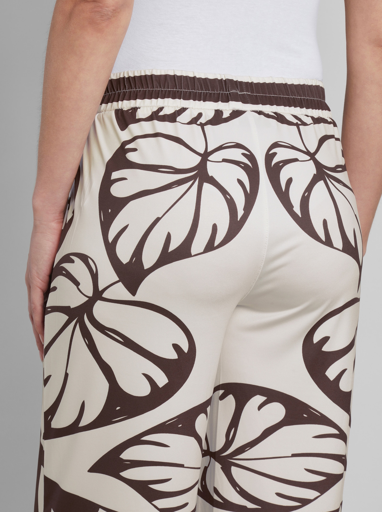 heine Jerseyhose mit Blätter-Druck - ecru-schoko-bedruckt