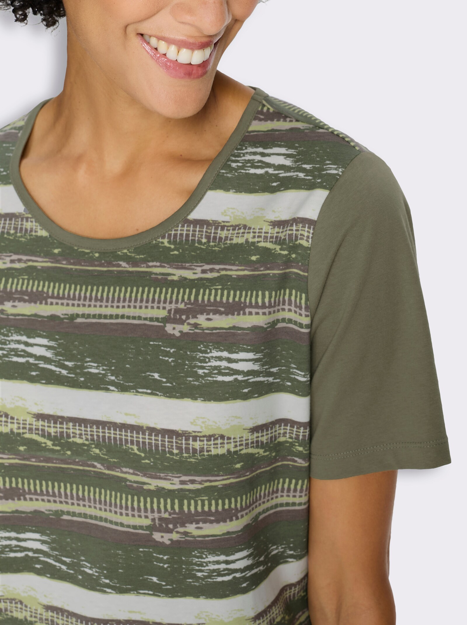 Kurzarmshirt im modischen Streifenmuster - khaki-bedruckt