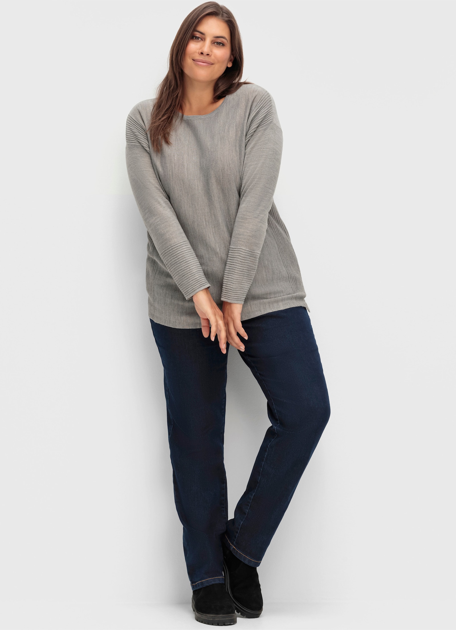 Rundhalspullover mit Ripp-Details - grau