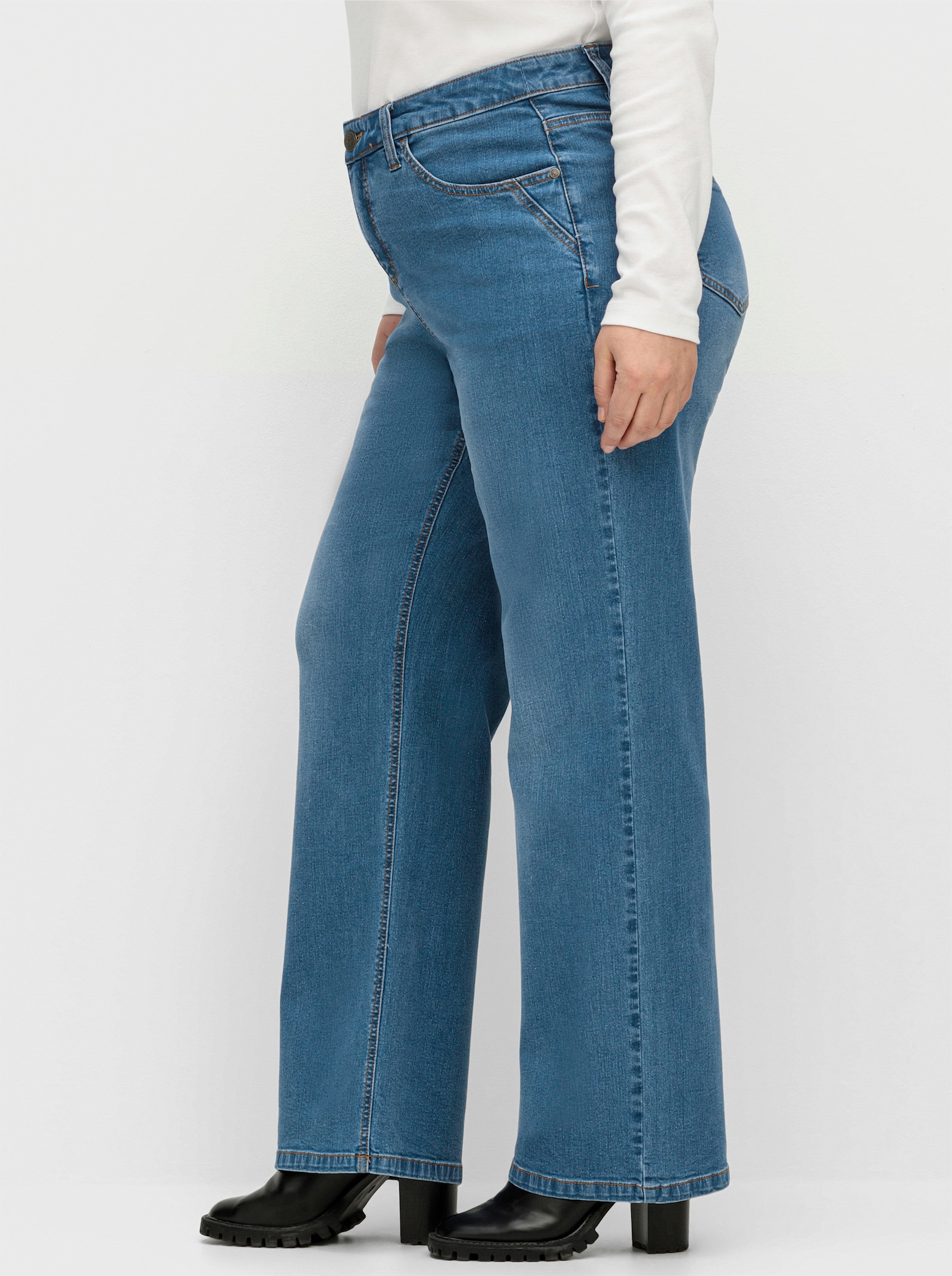 sheego Jeans in durchgehend weiter Beinform - blue denim