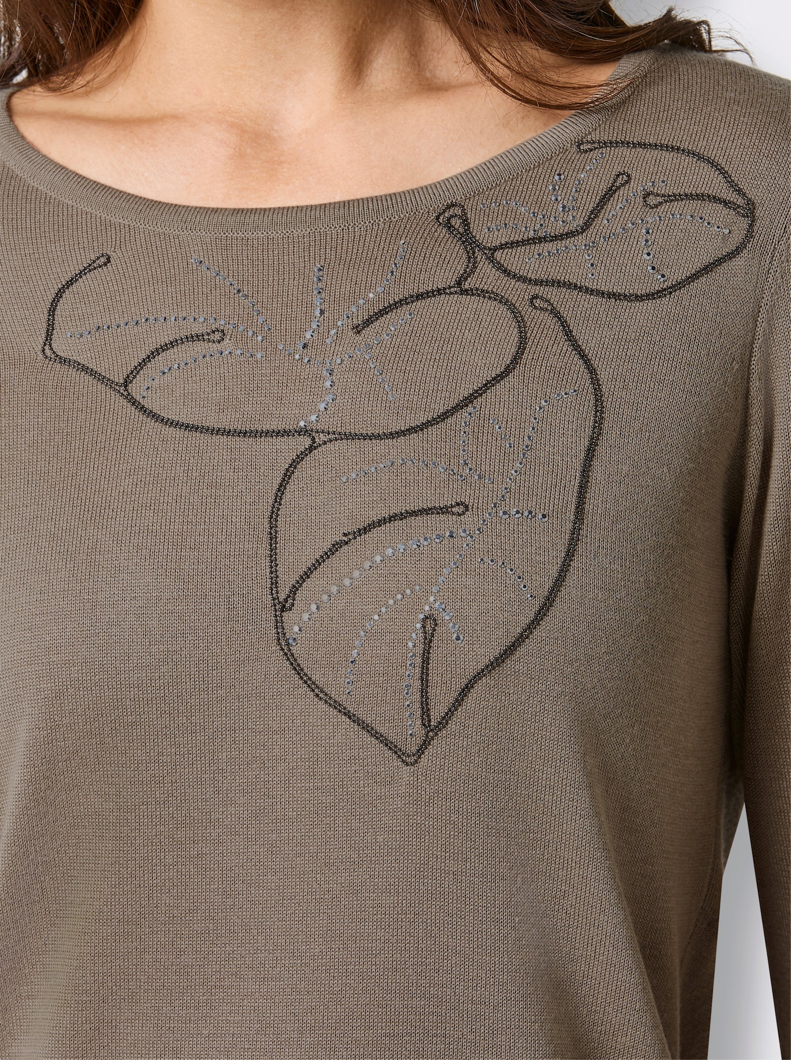 CREATION L PREMIUM Rundhalspullover mit Metallkettchen-Applikation - schlamm