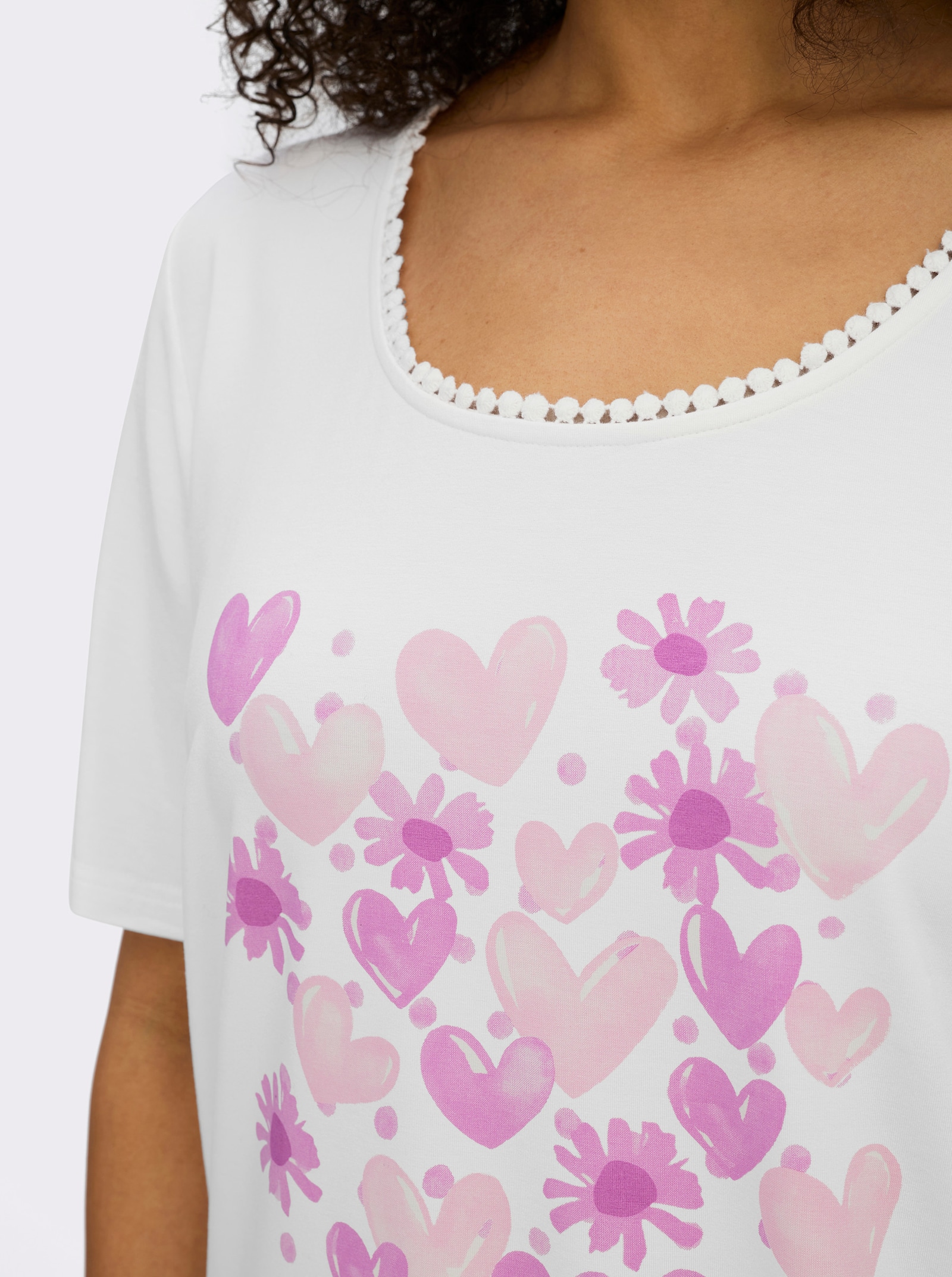 sheego Rundhalsshirt mit Zierband und Frontdruck - ecru-hellrosé