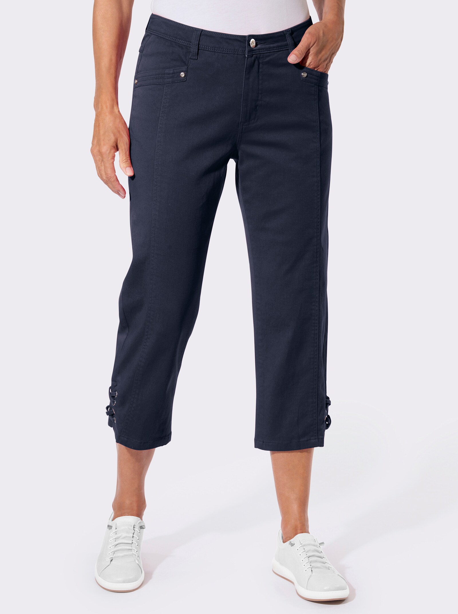 Caprijeans mit Kreuzschnürung am Saum - marine