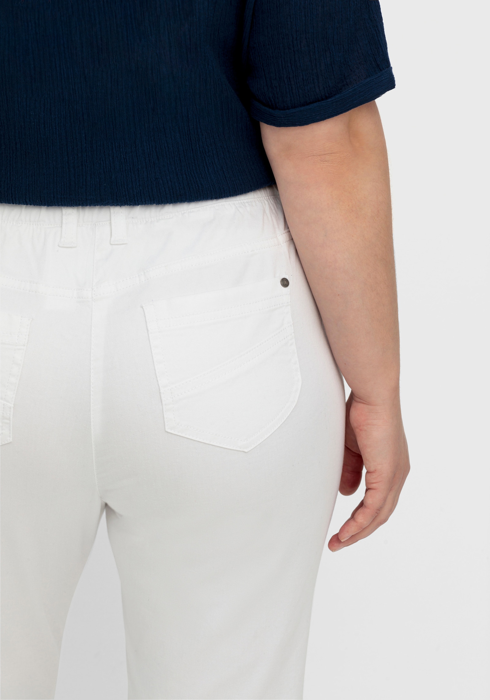 sheego 7/8-Hose in schmaler Form, aus Twill - weiß