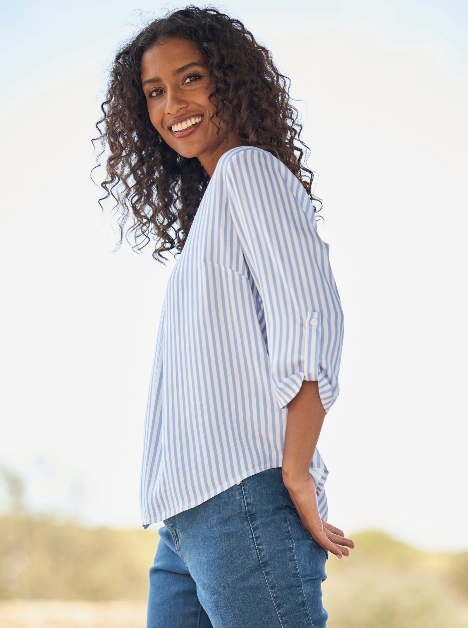 heine Schlupfbluse mit V-Ausschnitt - himmelblau-ecru-gestreift