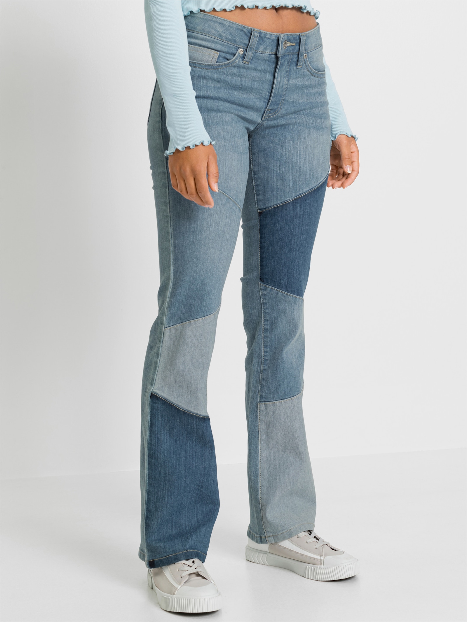 Bootcut-Jeans in Patch-Optik - blue-bleached