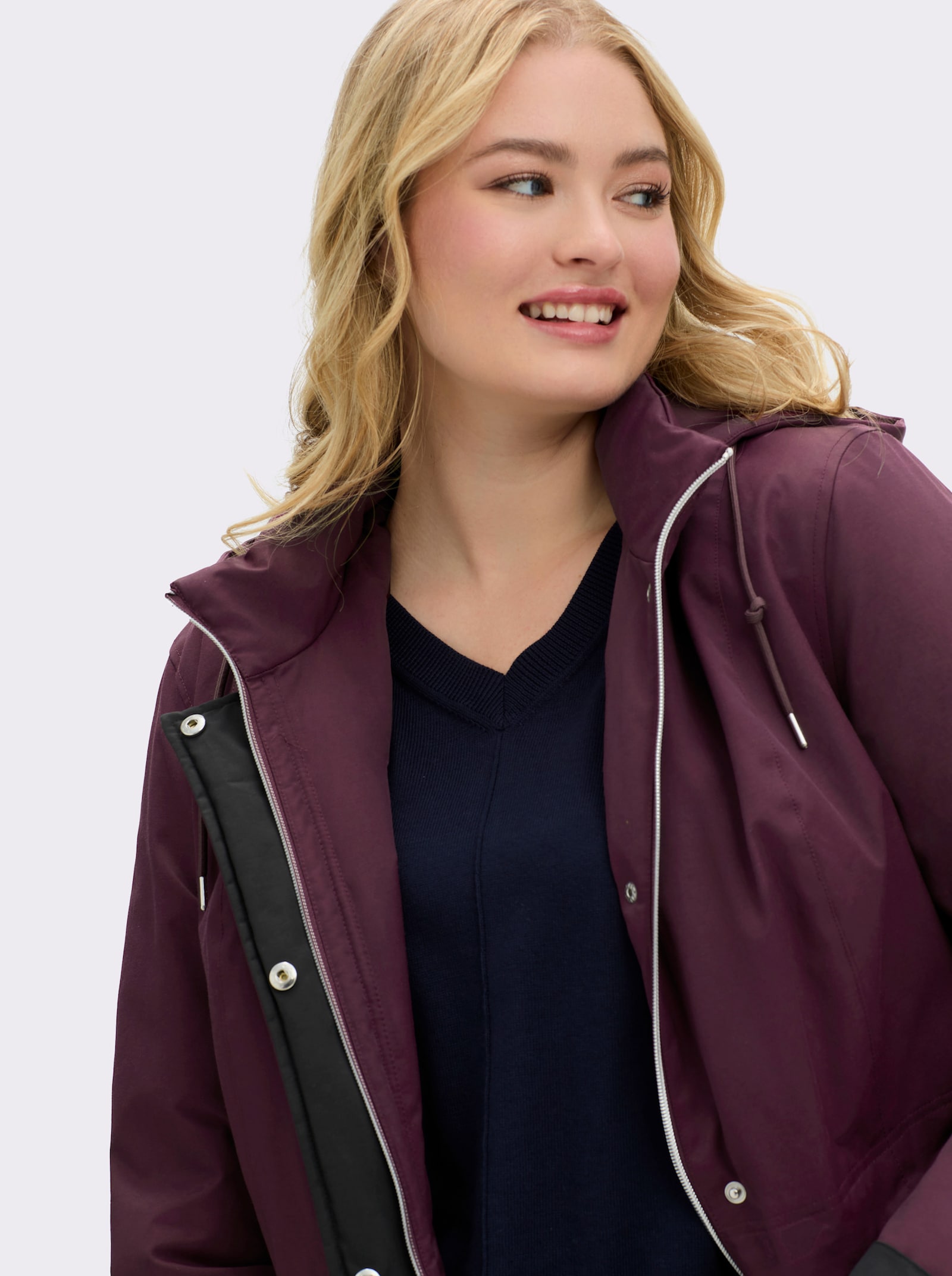 sheego Jack met capuchon en contrastdetails - bordeaux