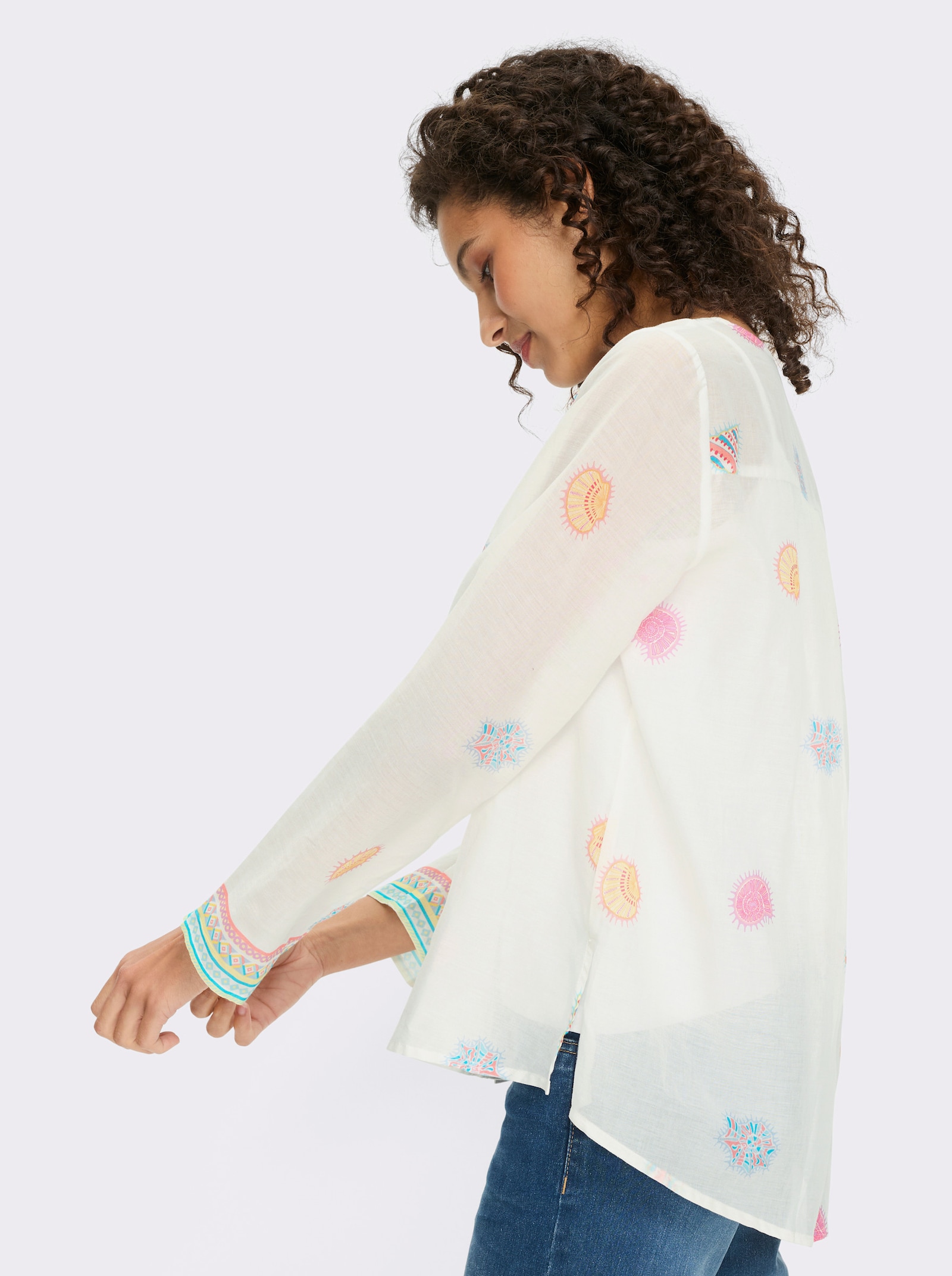 heine Baumwollbluse mit Seitenschlitzen - weiß-flamingo-bedruckt