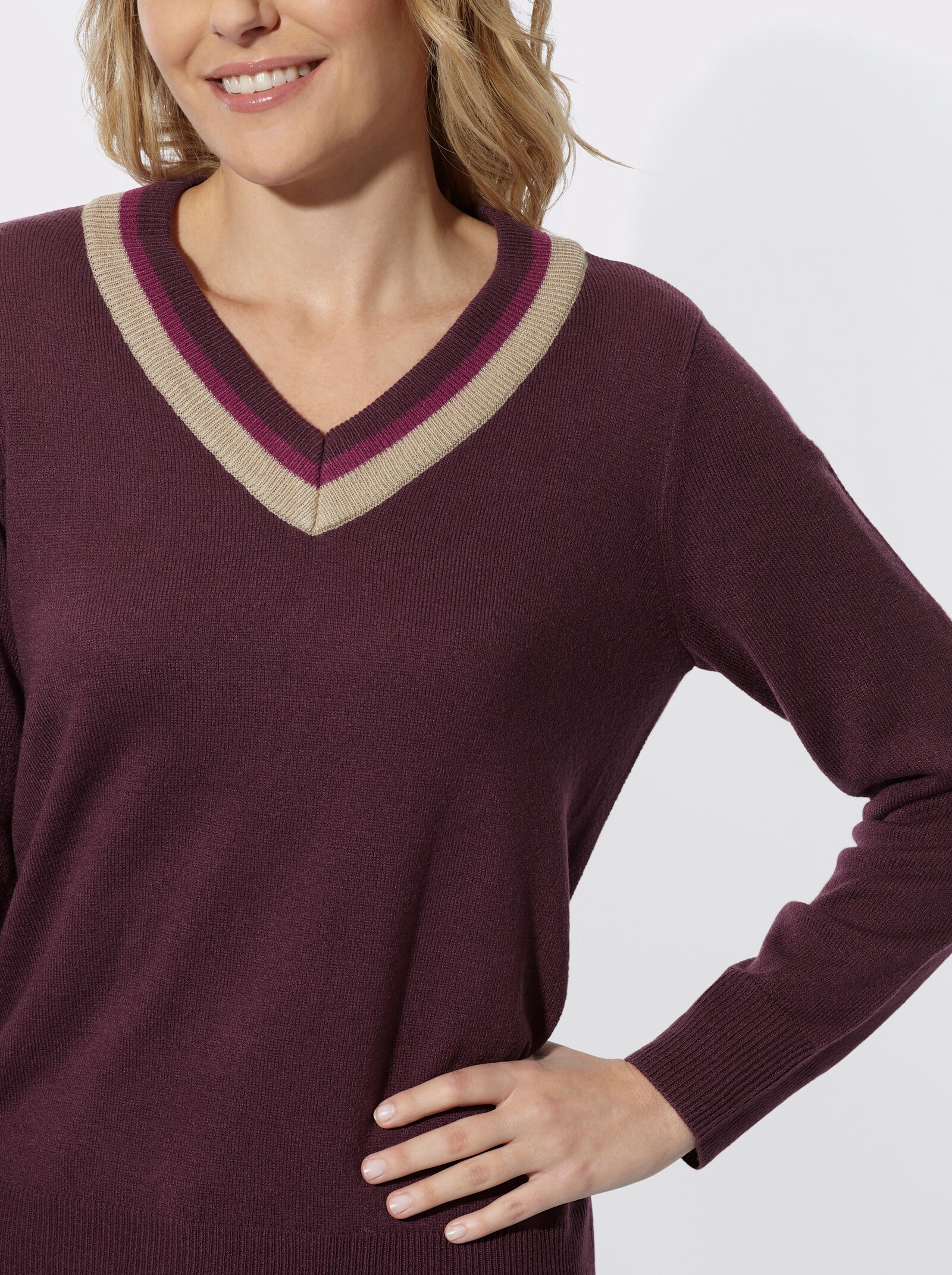 Langarm-Pullover mit Streifen am V-Ausschnitt - burgund-malve