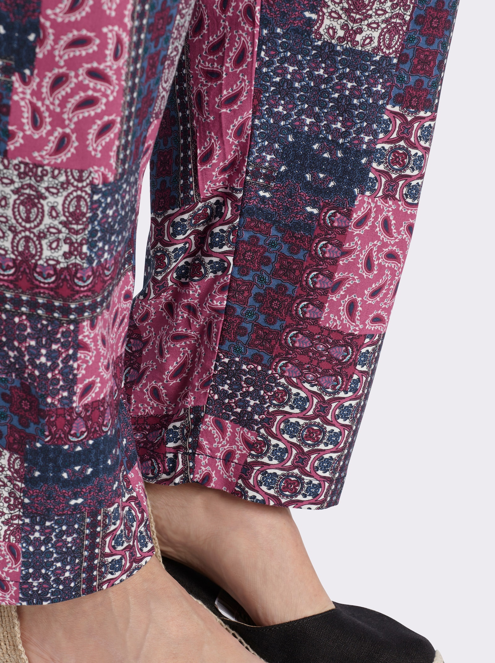 Schlupfhose mit Patch-Druck - erika-jeansblau-bedruckt