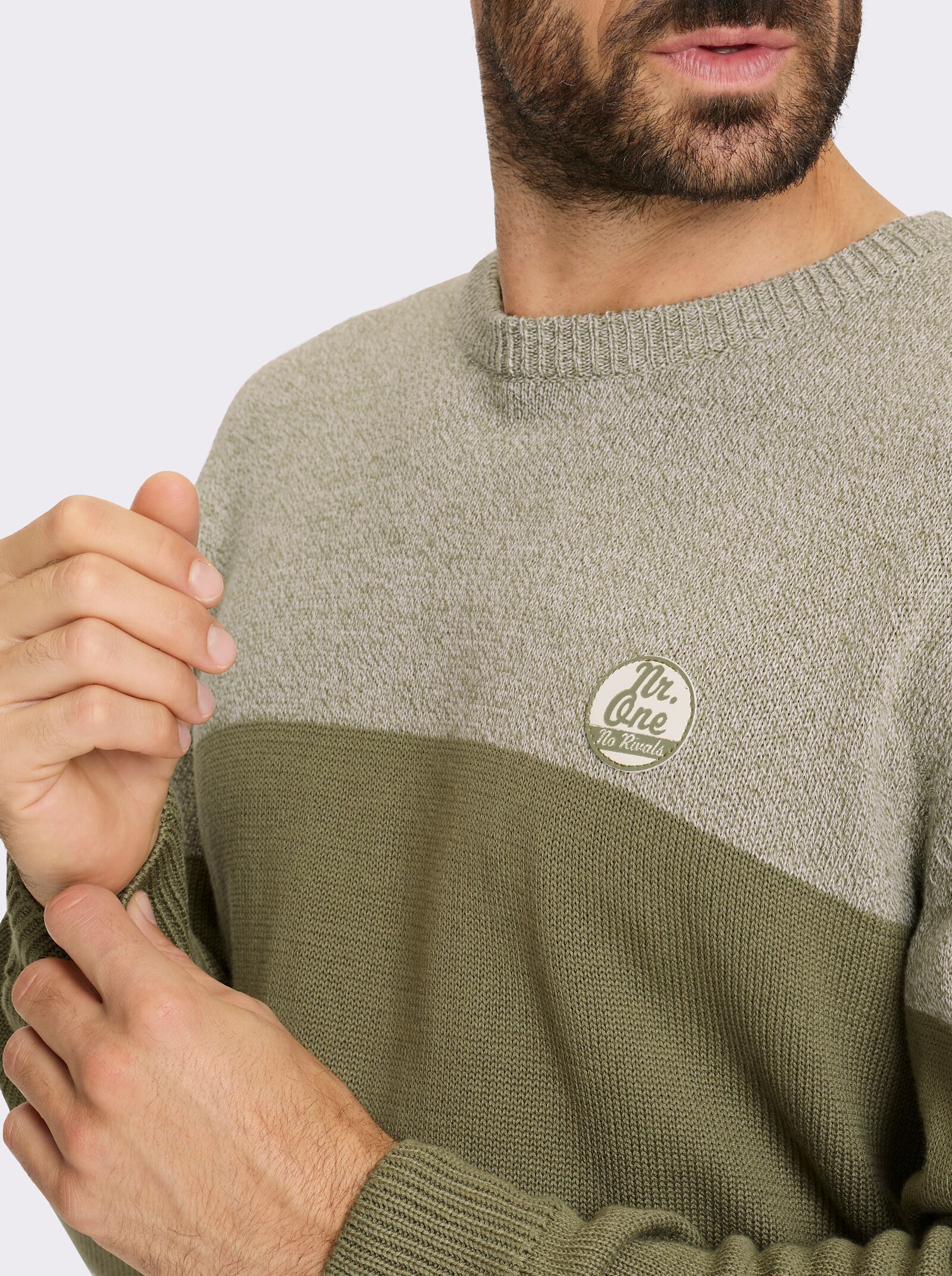 Catamaran Rundhalspullover mit Patch - khaki-meliert