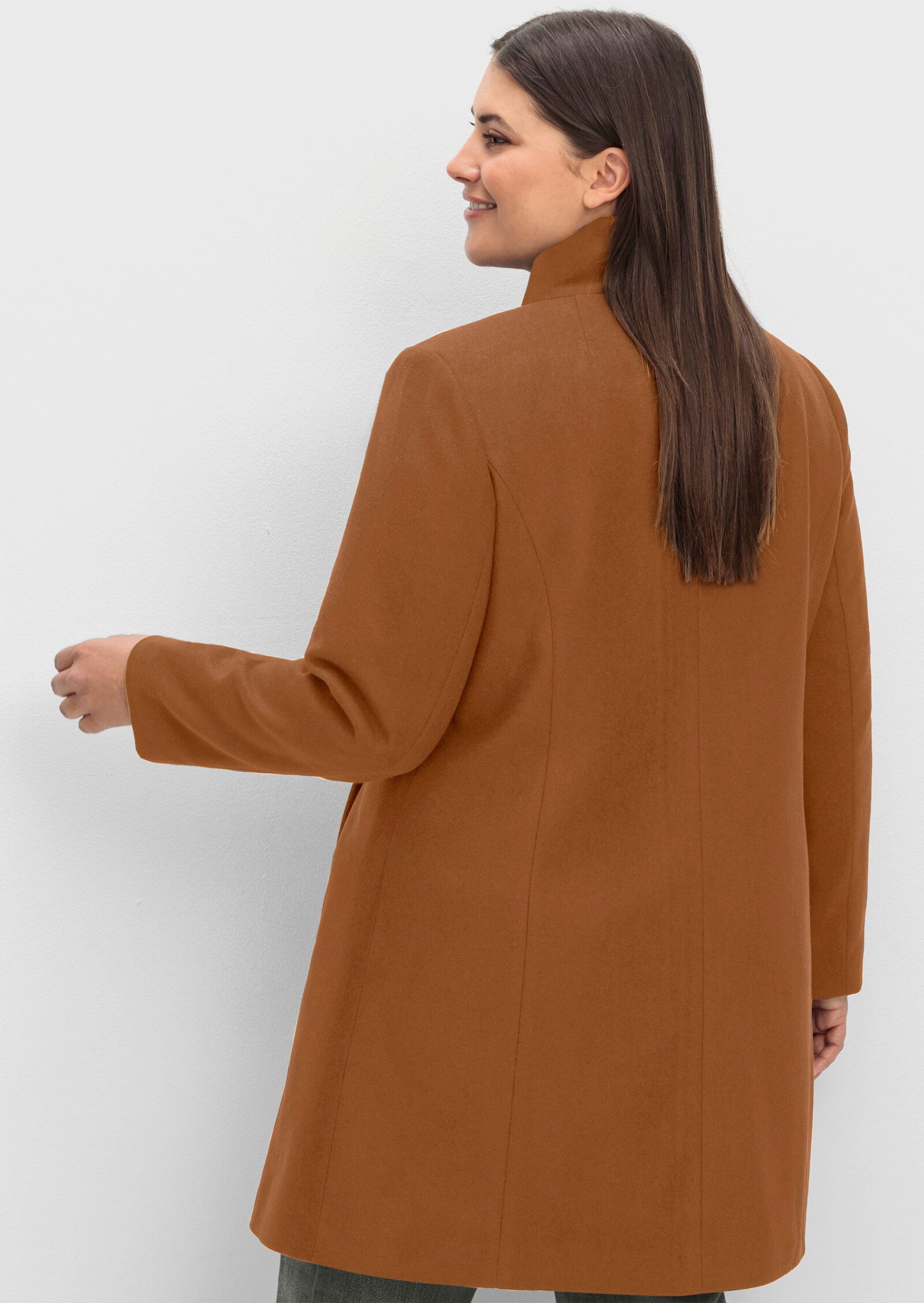sheego Kurzmantel mit asymmetrischem Kragen - cognac