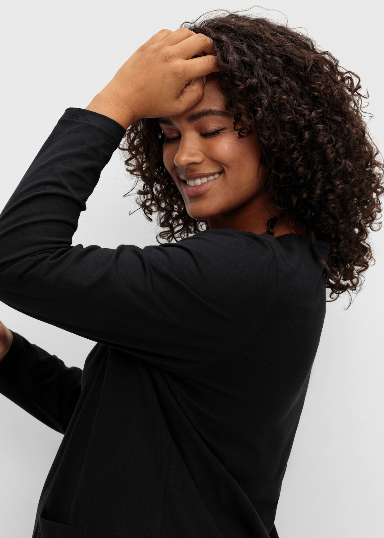 Longshirt mit aufgesetzten Taschen - schwarz