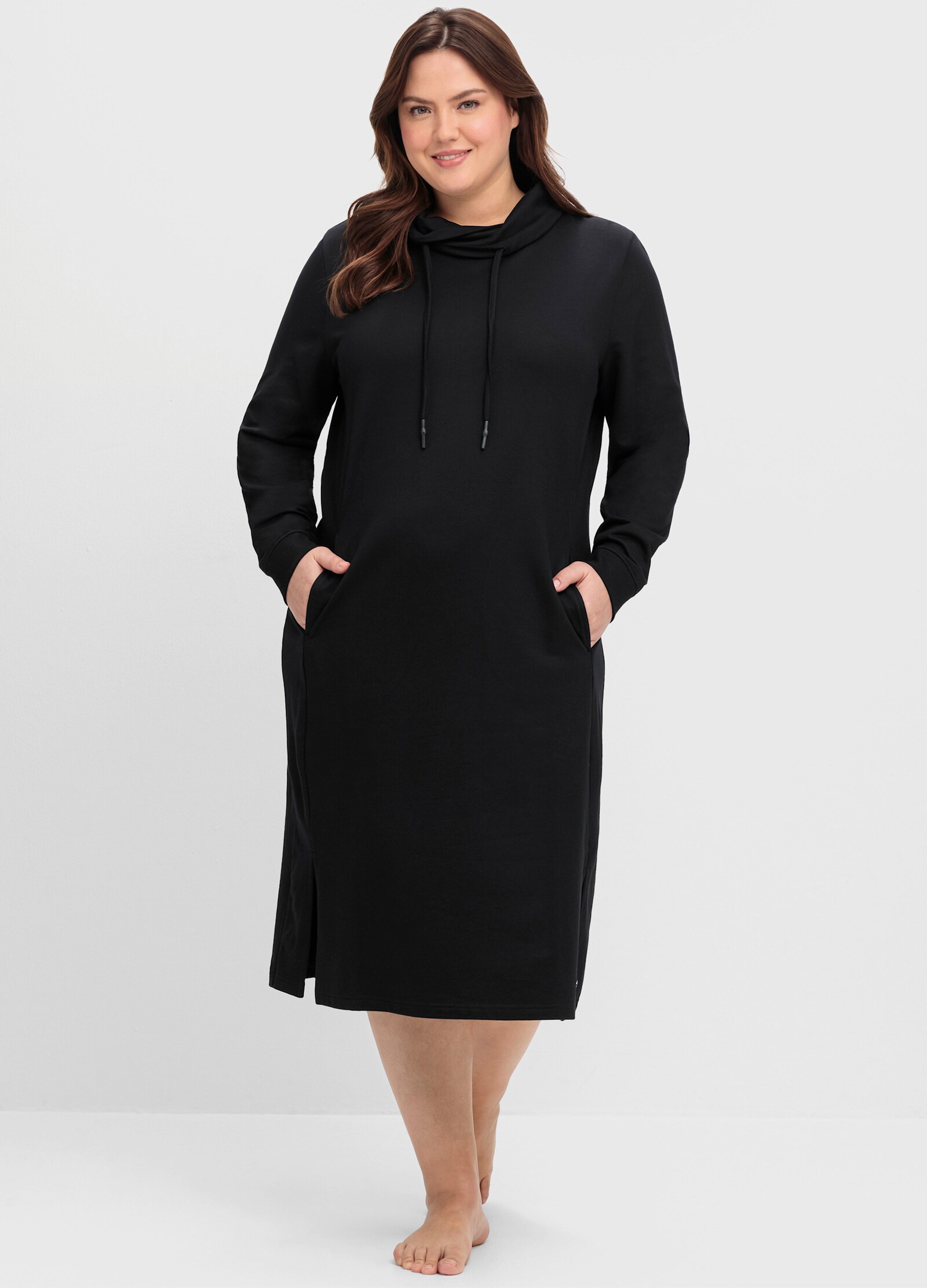 sheego Sweatkleid mit weitem Kragen und Seitentaschen - schwarz