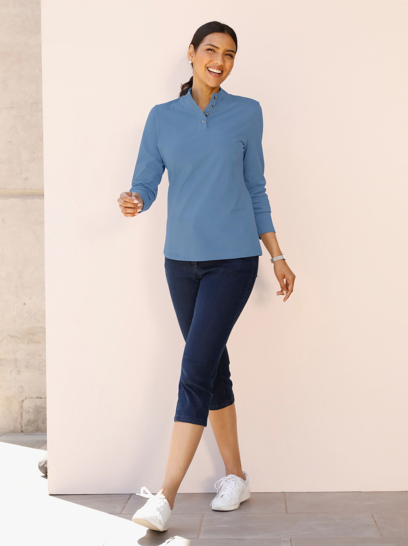 Tričko so stojačikom a ozdobným gombíkom - jemná modrá