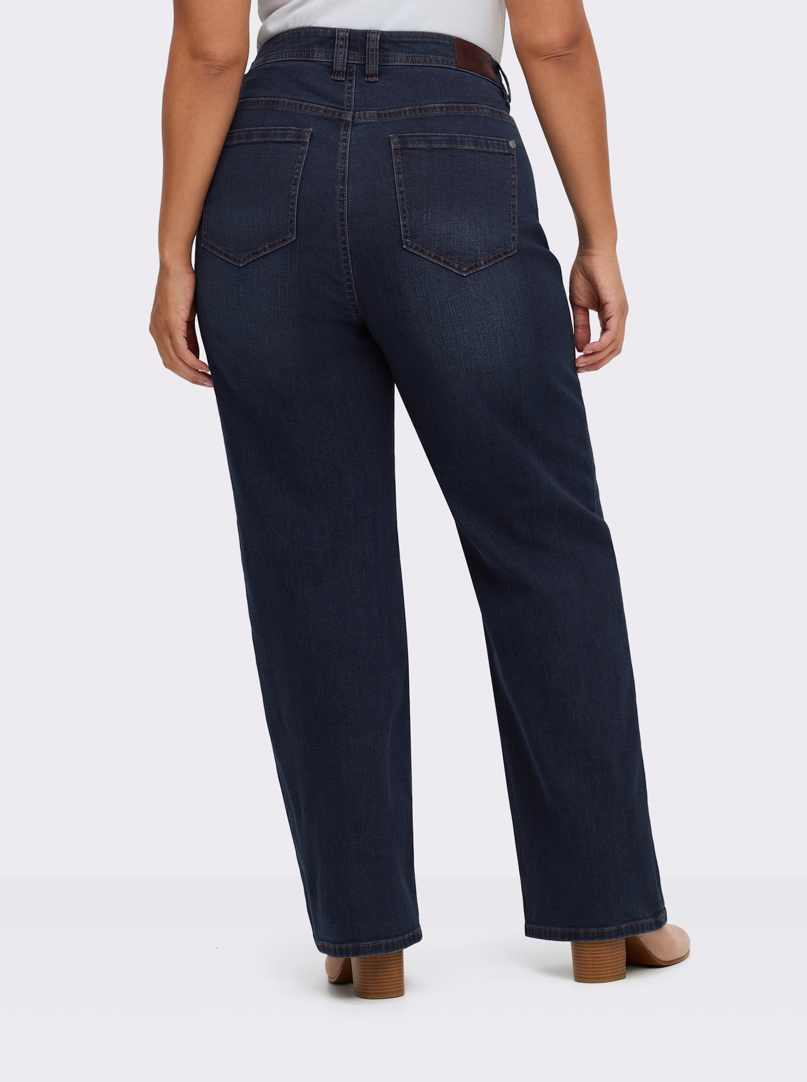 sheego Gerade Jeans bei schmalerer Taille und viel Po - darkblue-stone-washed