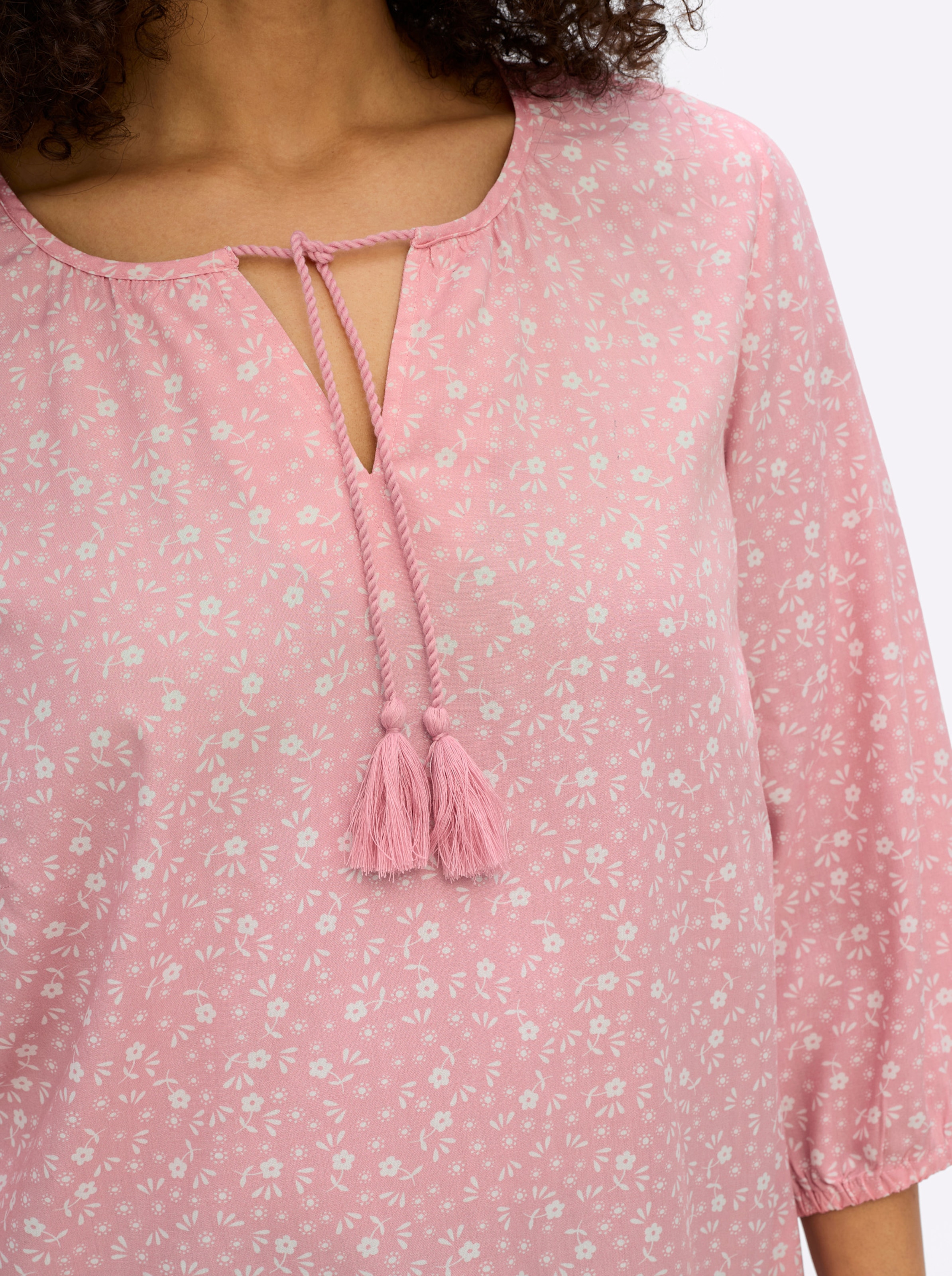 Sheego Damen Weiß Schlupfbluse Gr. 50, Rosa (Rosenquarz, Ecru, Bedruckt), 100% Viskose, Geblümt, Gemustert, Rundhals, Blusen Schlupfbluse - Bild 4