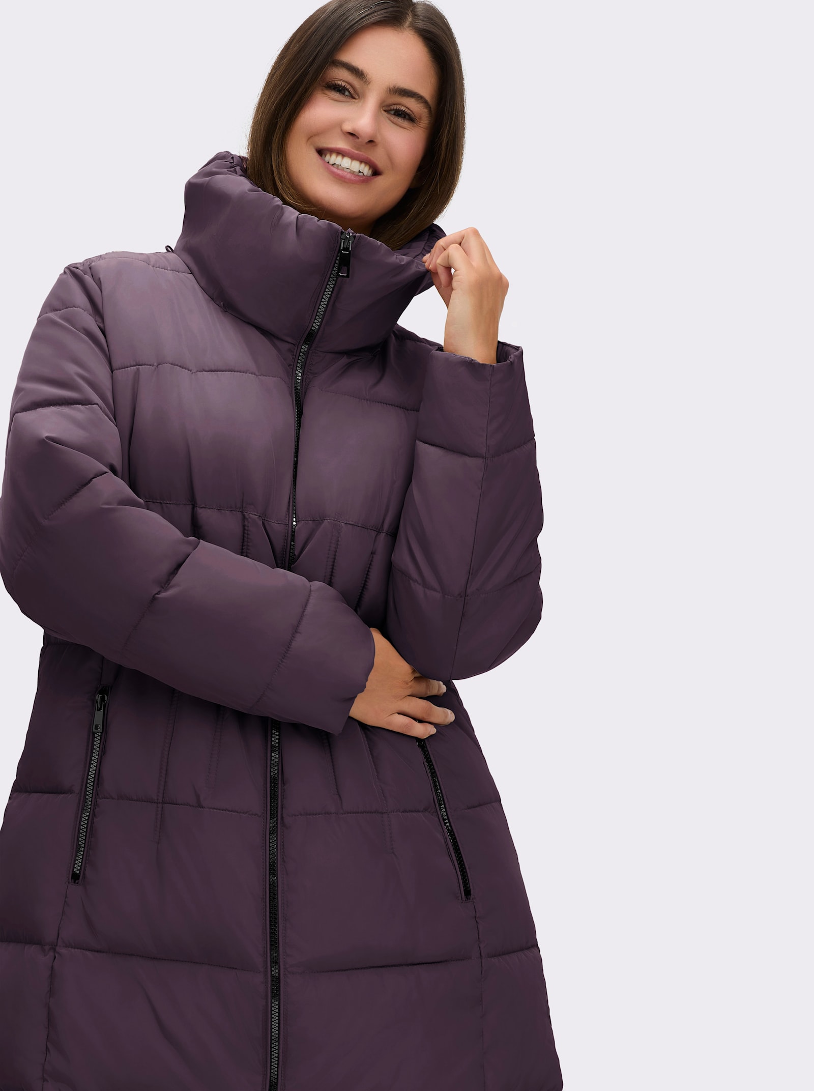 Steppmantel mit Raffung am Stehkragen - aubergine