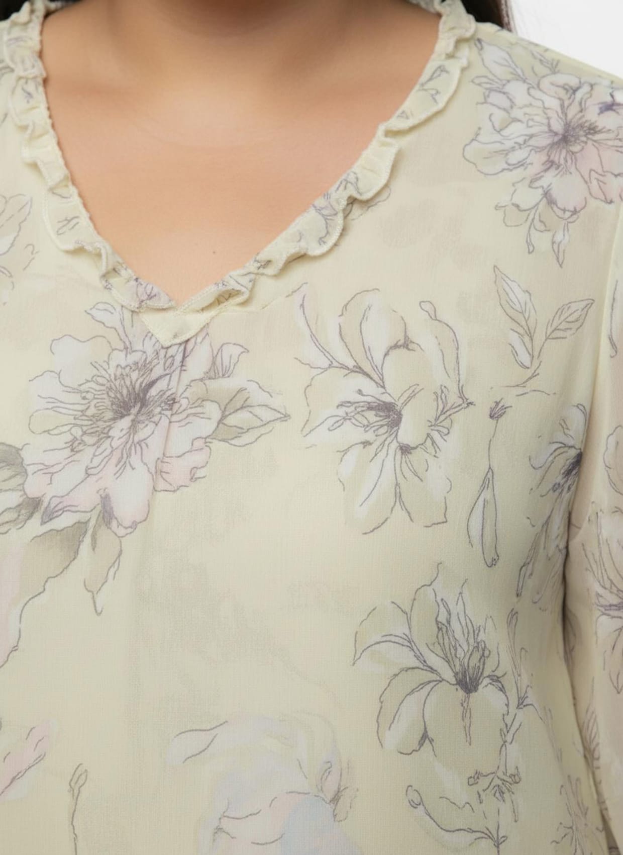 Schlupfbluse mit Volant am Ausschnitt - sand-hortensie-bedruckt