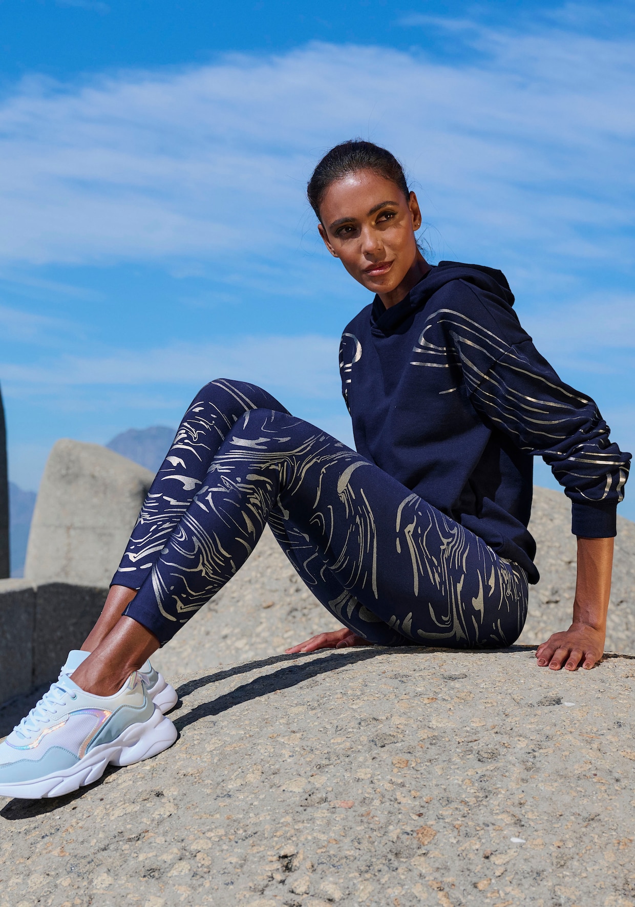 LASCANA ACTIVE Hoodie - blauw, zilver
