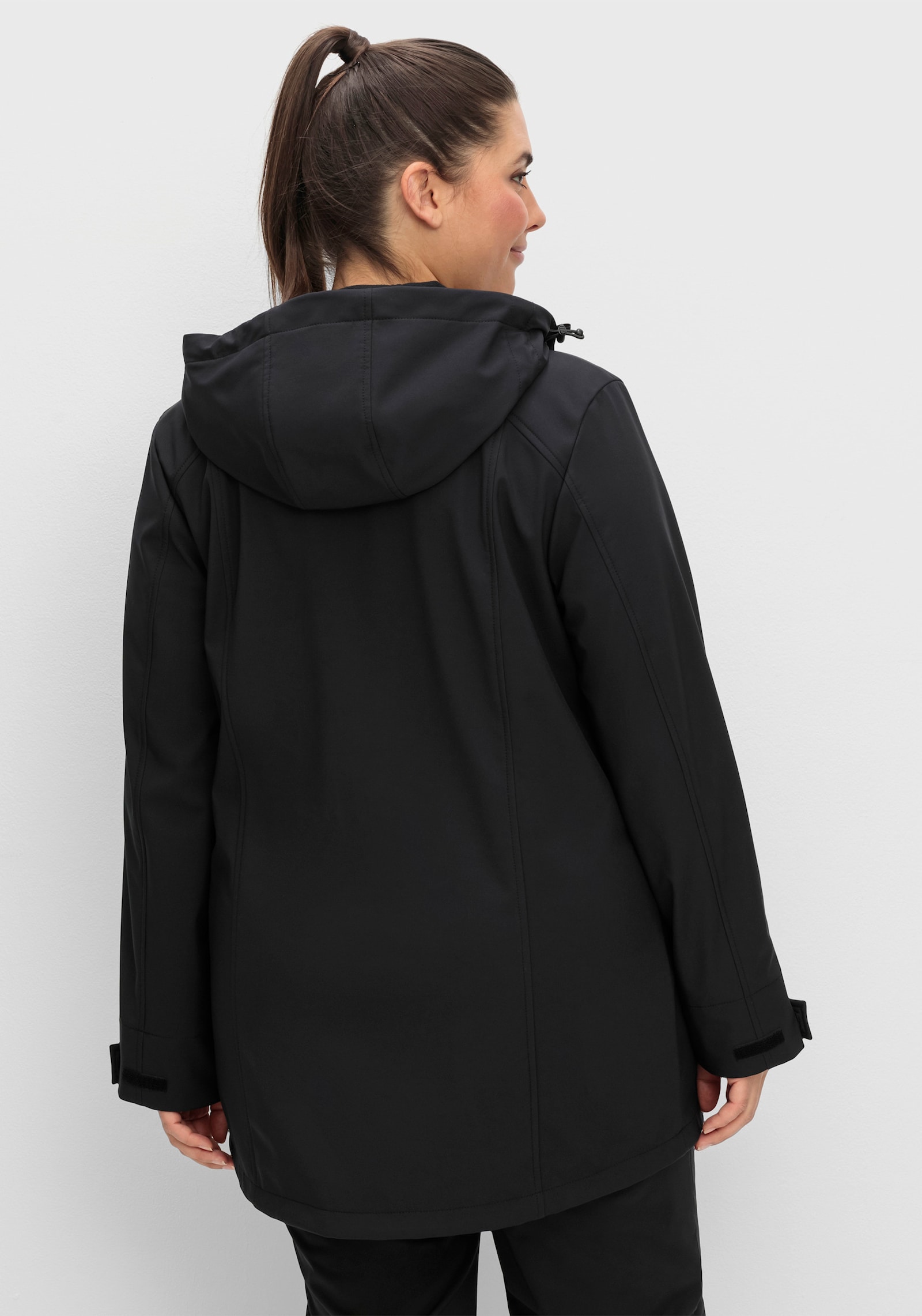 sheego Softshelljacke mit 2-Wege-Reißverschluss - schwarz