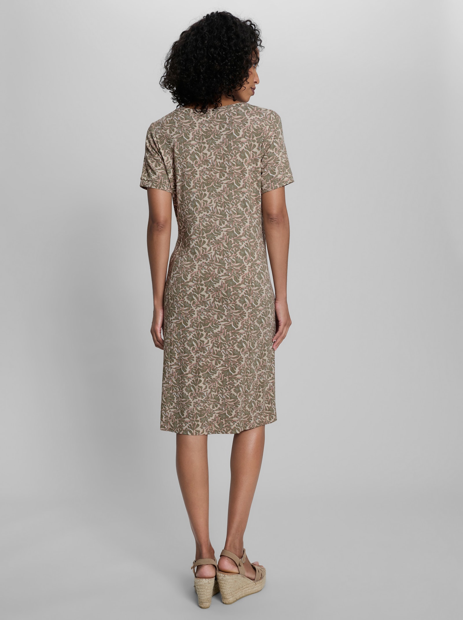 heine Jerseykleid mit Floral-Print - khaki-sand-bedruckt