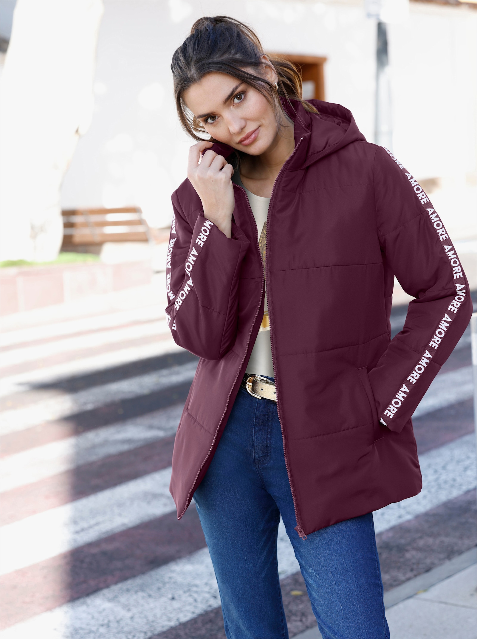 Steppjacke Zierband mit Schriftzug - burgund