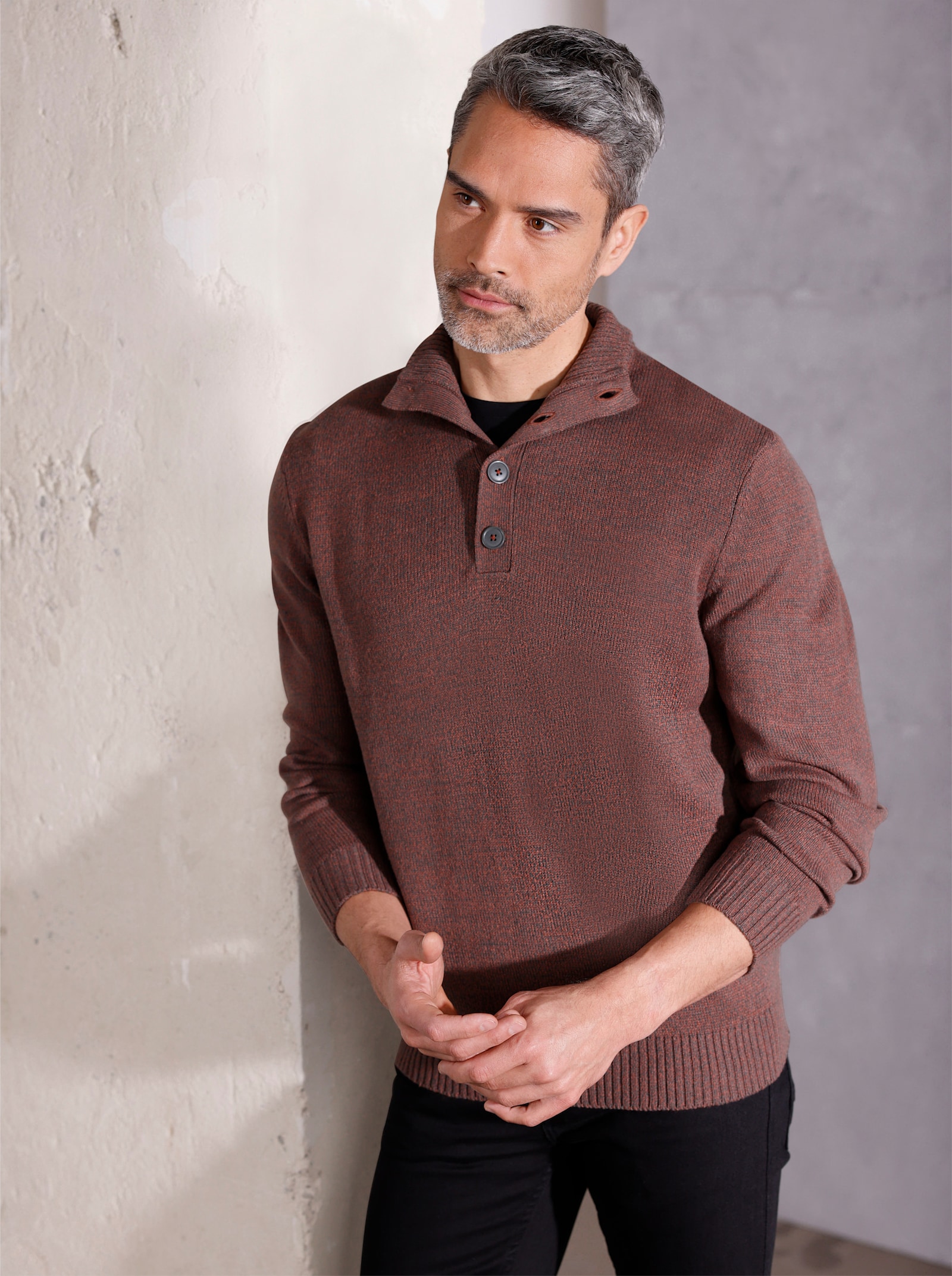 Långärmad tröja med melerad stickning - rödbrun, melerad