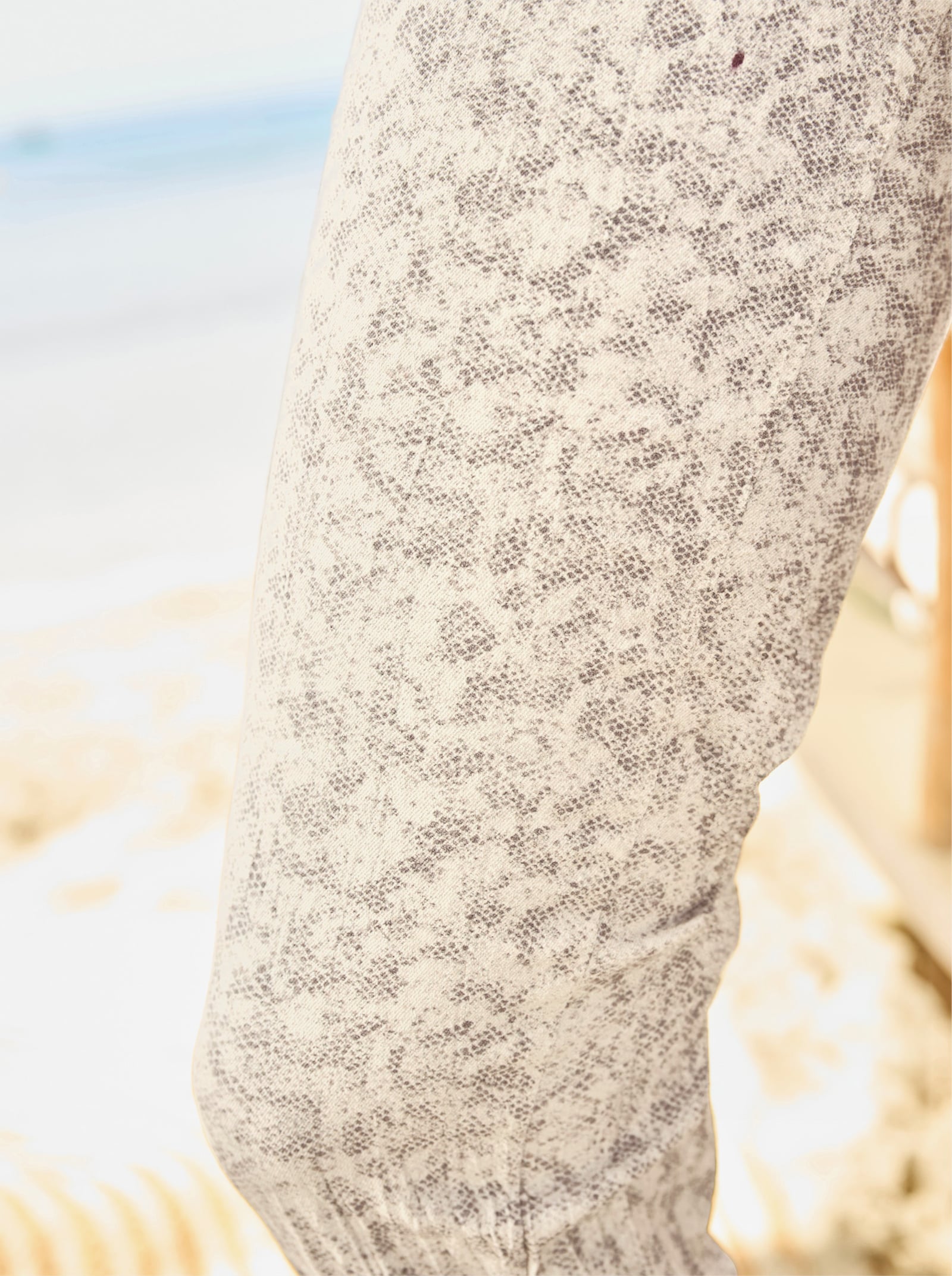 heine Druckhose in schmaler Beinform - champagner-beige-bedruckt