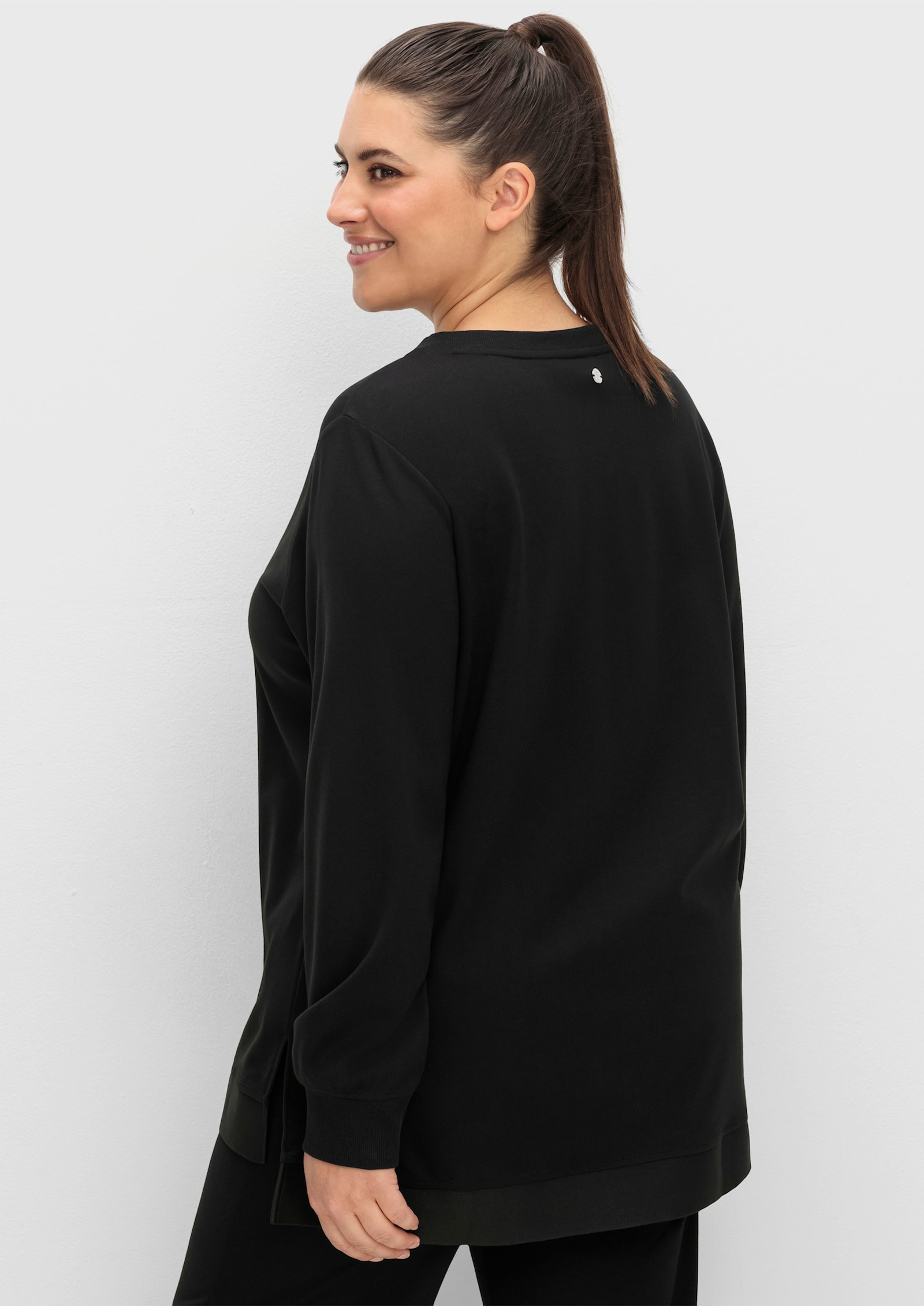 sheego Sweatshirt in atmungsaktiver Funktions-Qualität - schwarz
