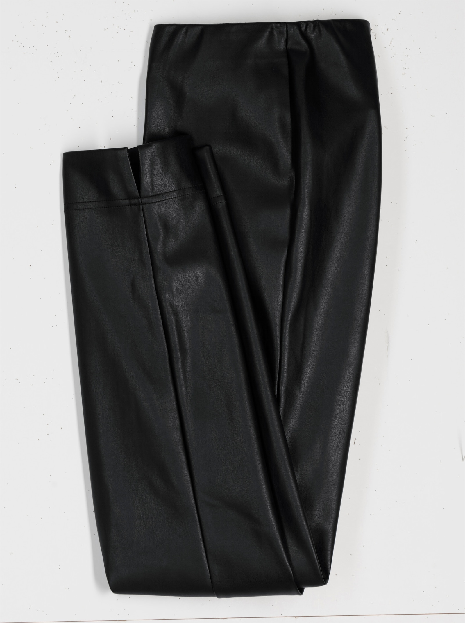 Lederimitathose in schmaler Schnittform - schwarz
