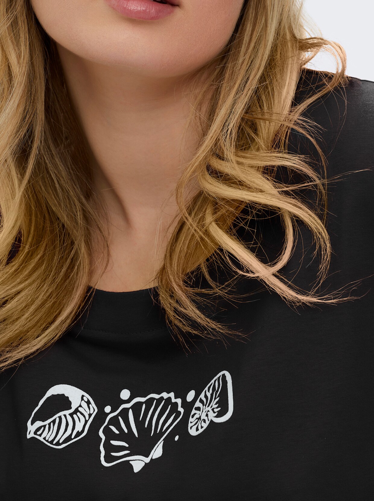 Kurzarmshirt mit Muschel-Druck - schwarz