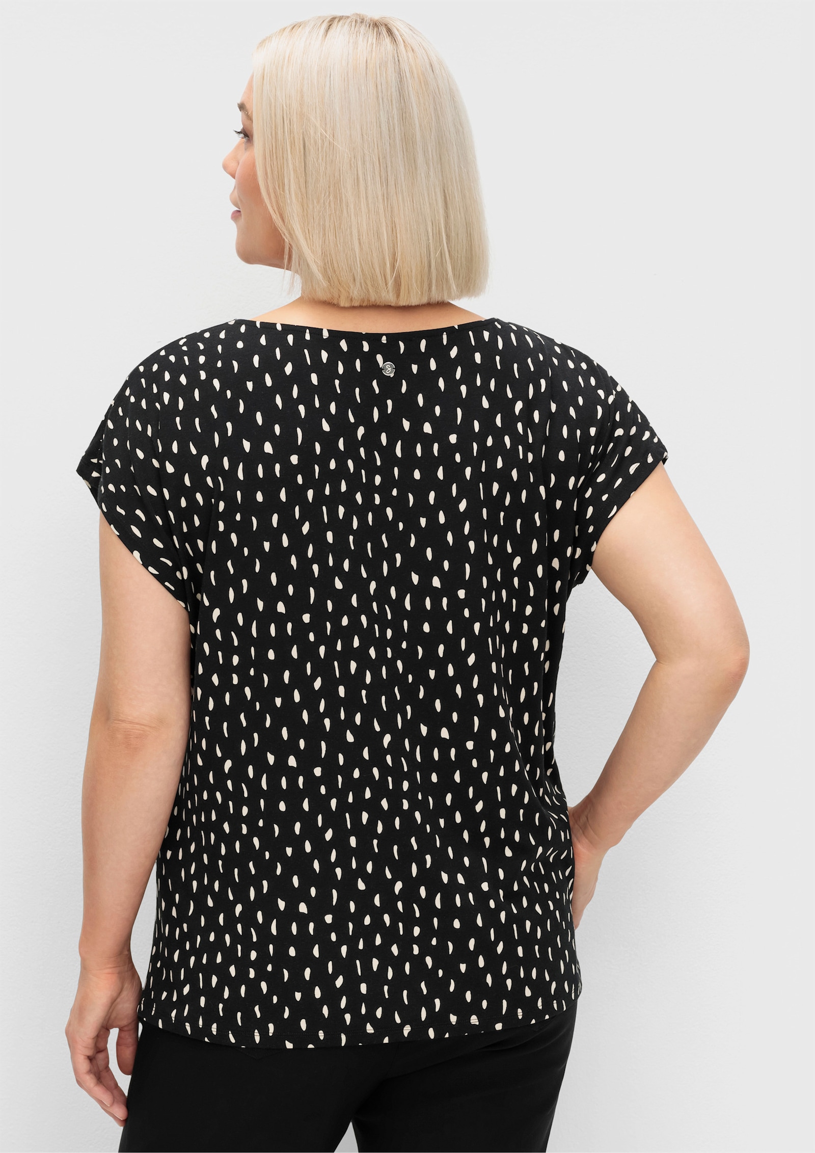 sheego Kurzarmshirt mit grafischem Minimalprint - schwarz-gemustert