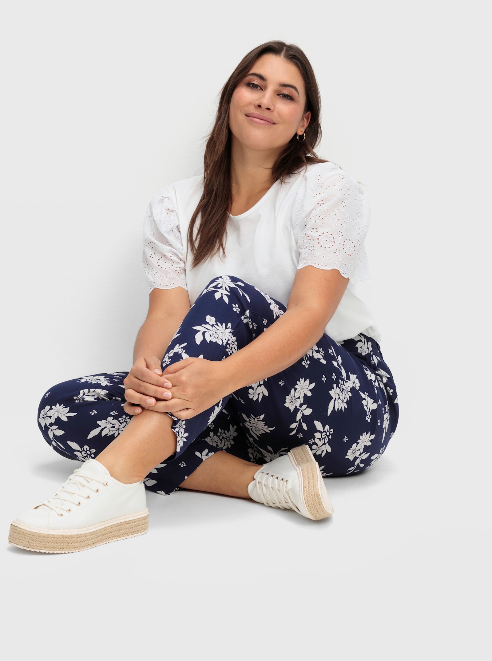 Hose floral bedruckt - nachtblau-weiß-bedruckt