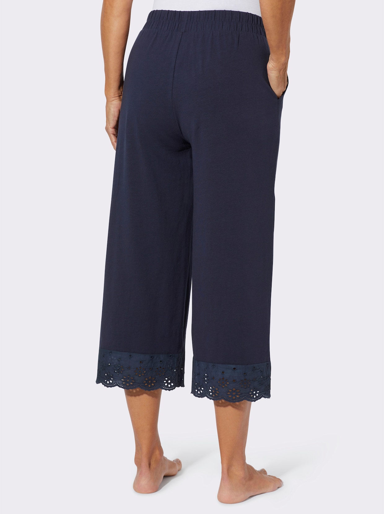 Freizeithose mit Lochstickerei-Bordüre - marine
