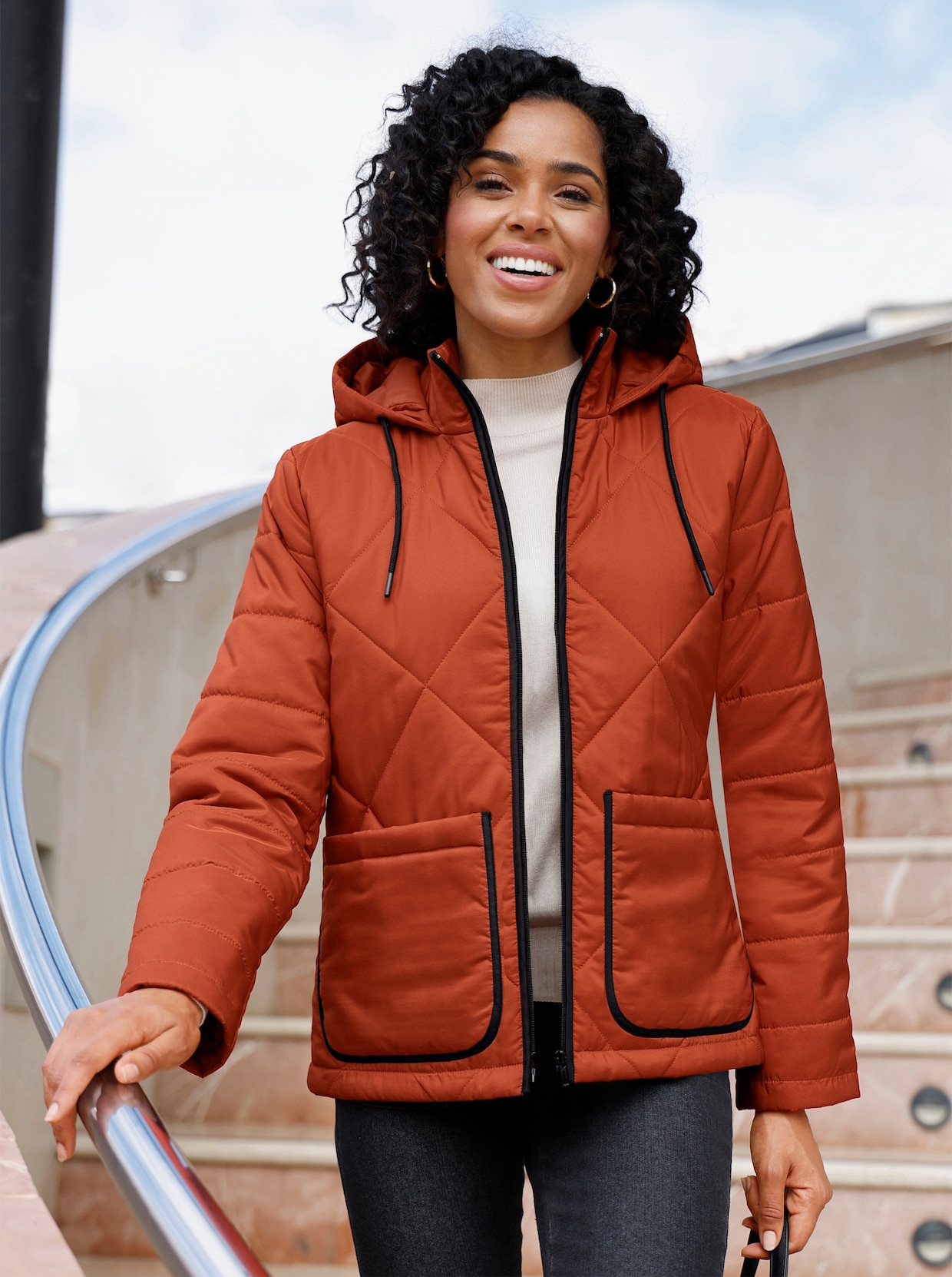 Steppjacke mit Kontrast-Details - rostrot-schwarz