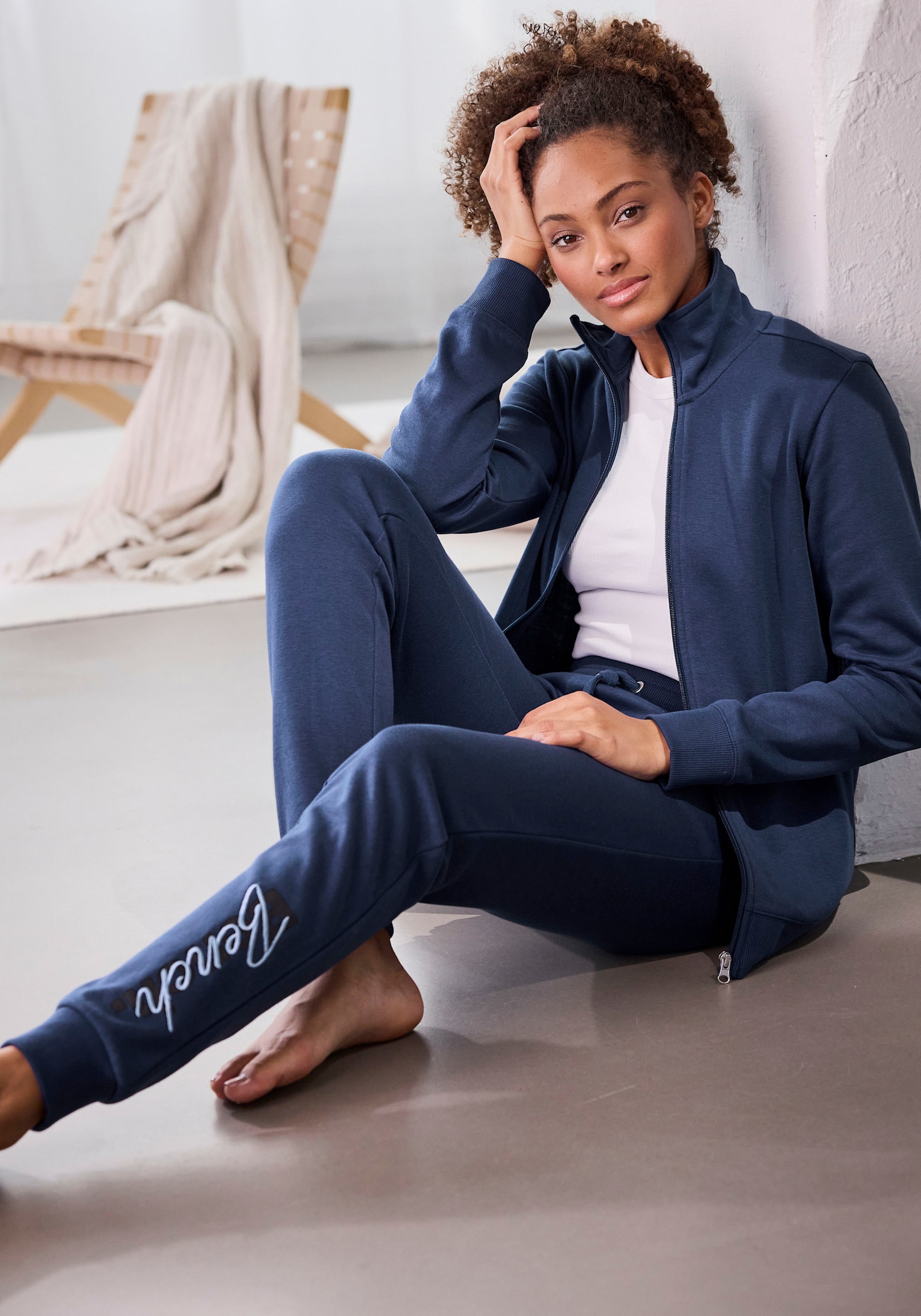 Bench. Loungewear Sweatjacke - blau