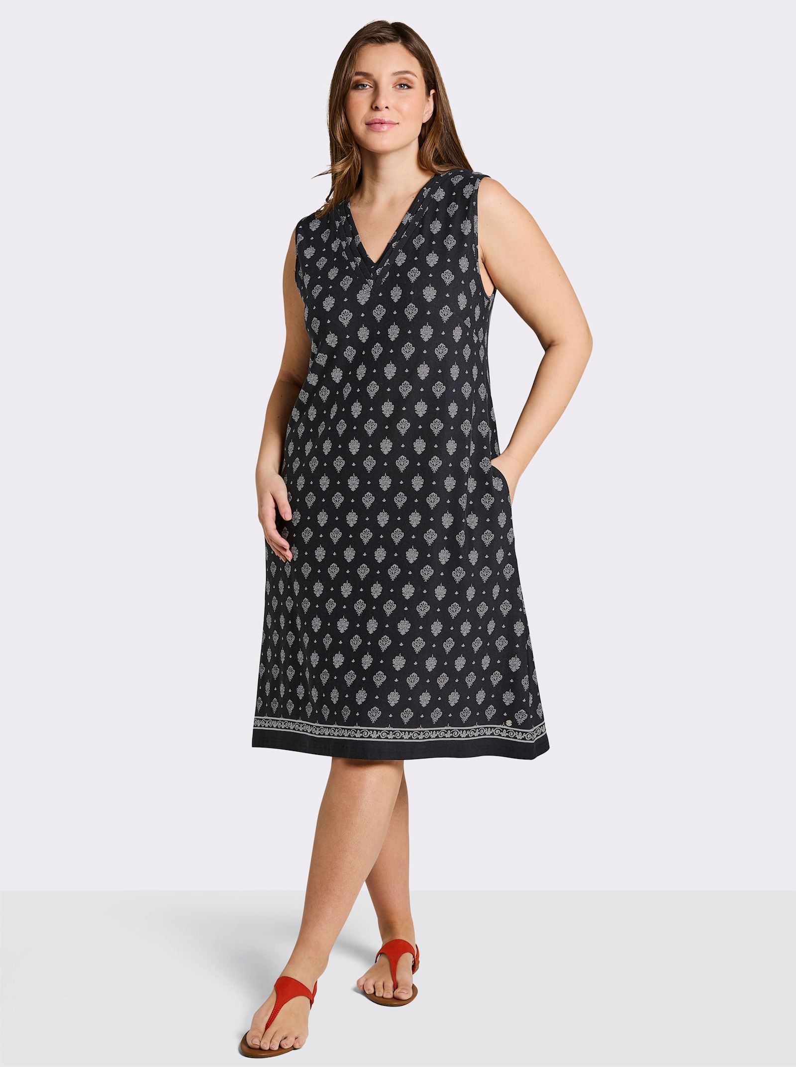 sheego Jerseykleid mit Ornamentprint, in A-Linie - schwarz-ecru-bedruckt