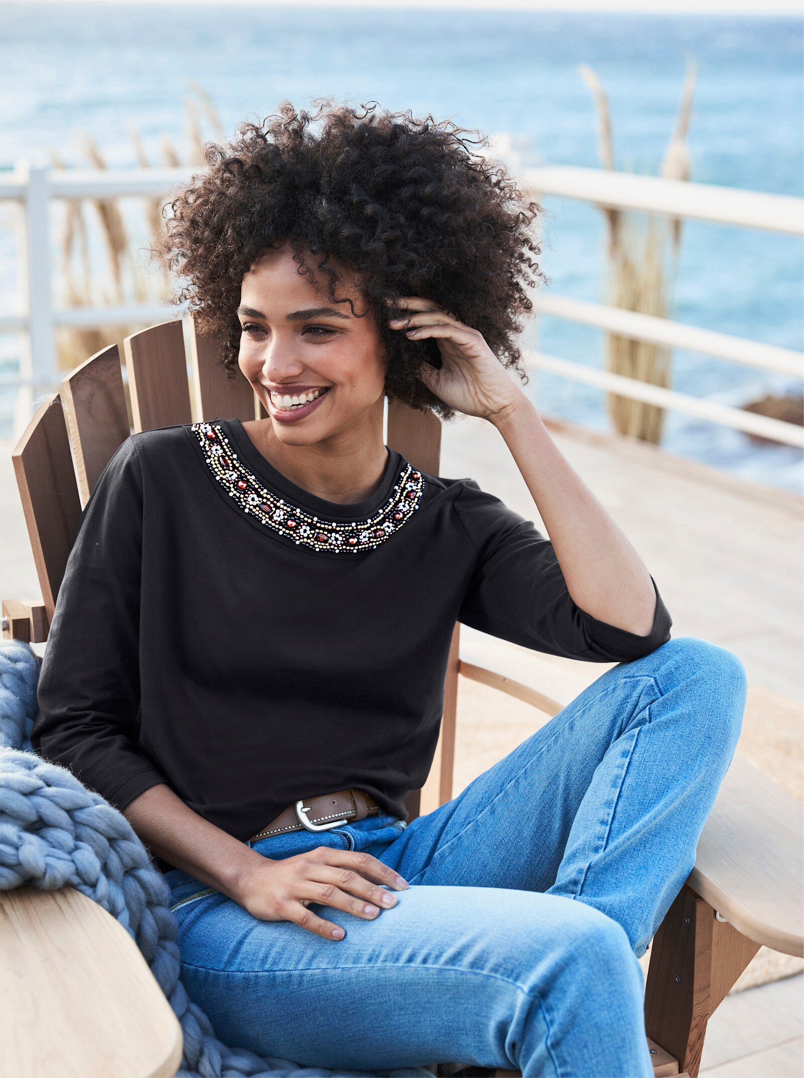 heine Rundhalsshirt mit Zierperlen - schwarz