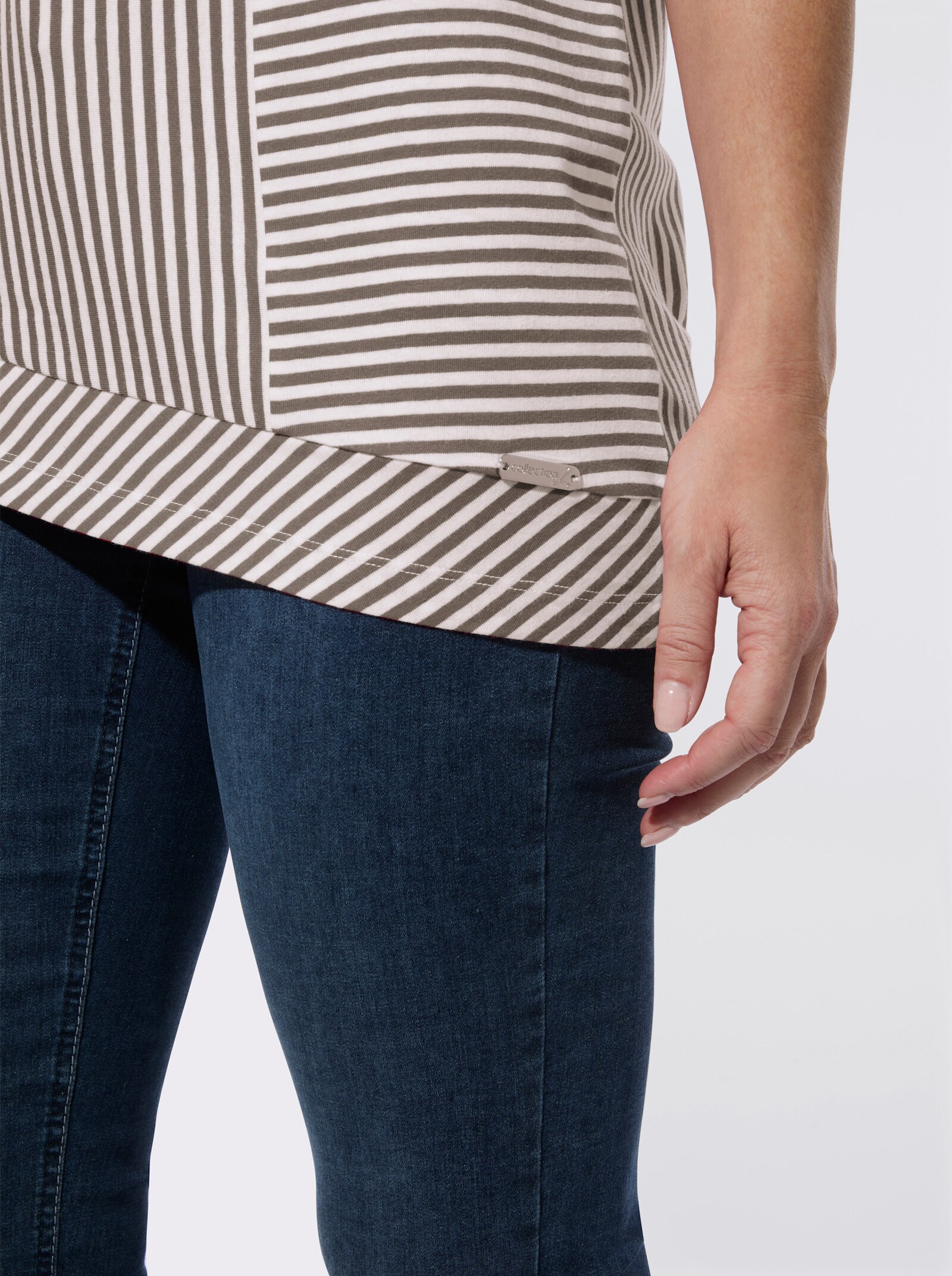 Rundhalsshirt mit asymmetrischem Saum - sesam-weiß-geringelt