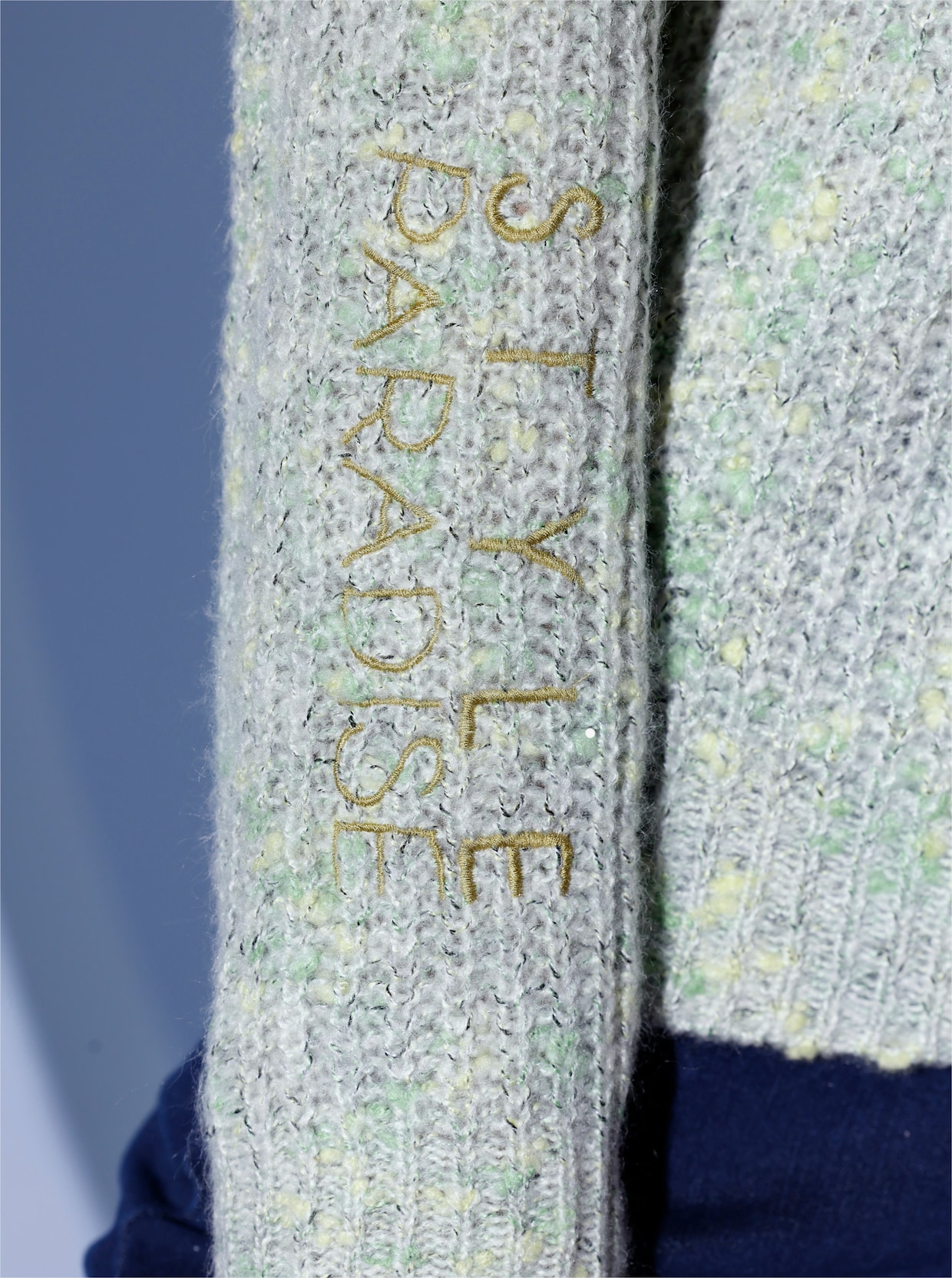 Langarm-Pullover mit Stickerei - apfel-pistazie-gemustert