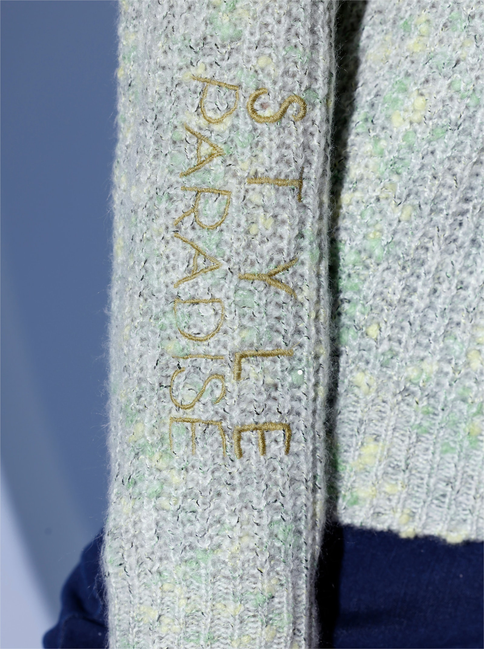 Langarm-Pullover mit Stickerei - apfel-pistazie-gemustert